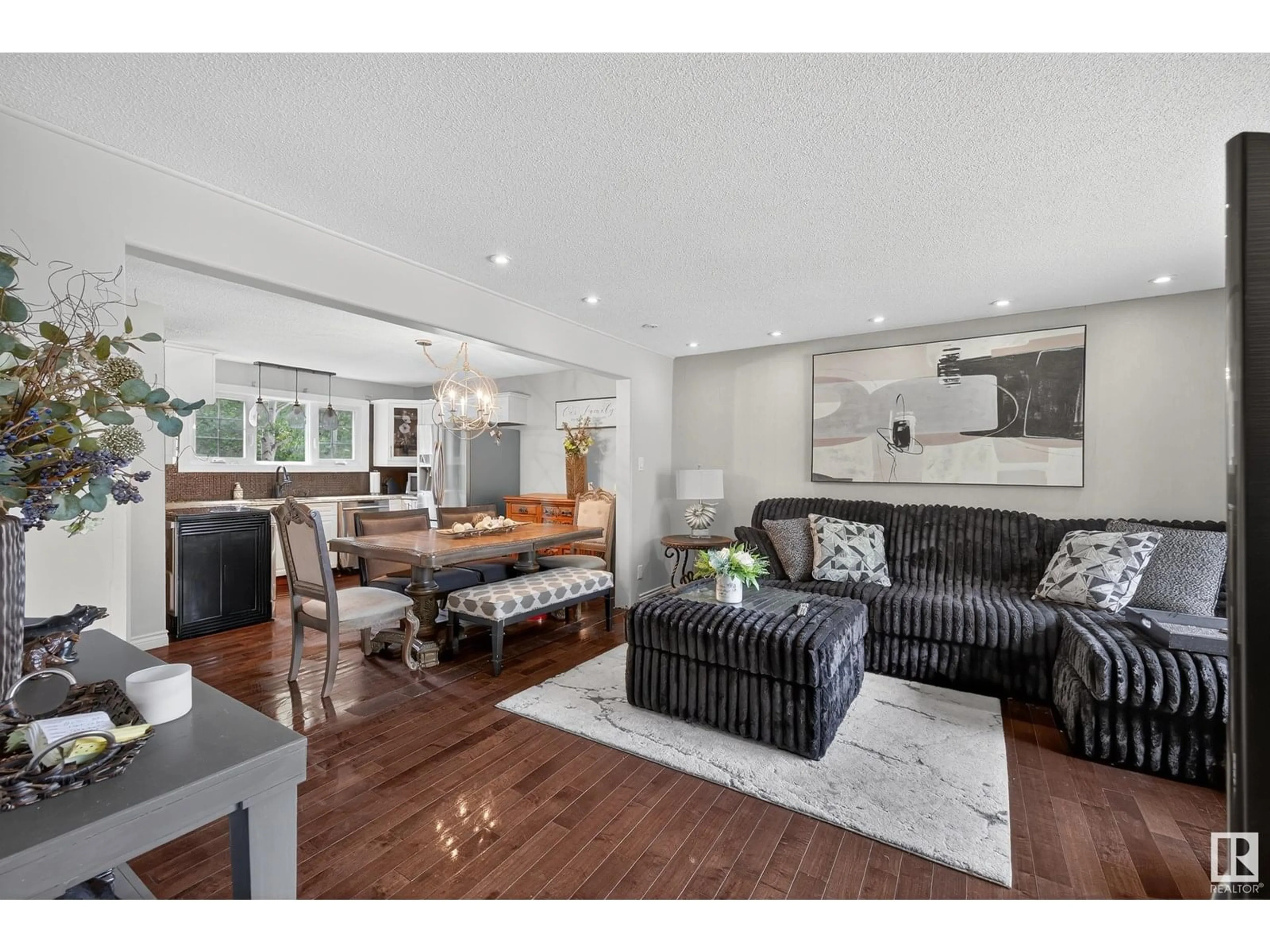 Living room with furniture, unknown for 11447 39 AV NW, Edmonton Alberta T6J0M5