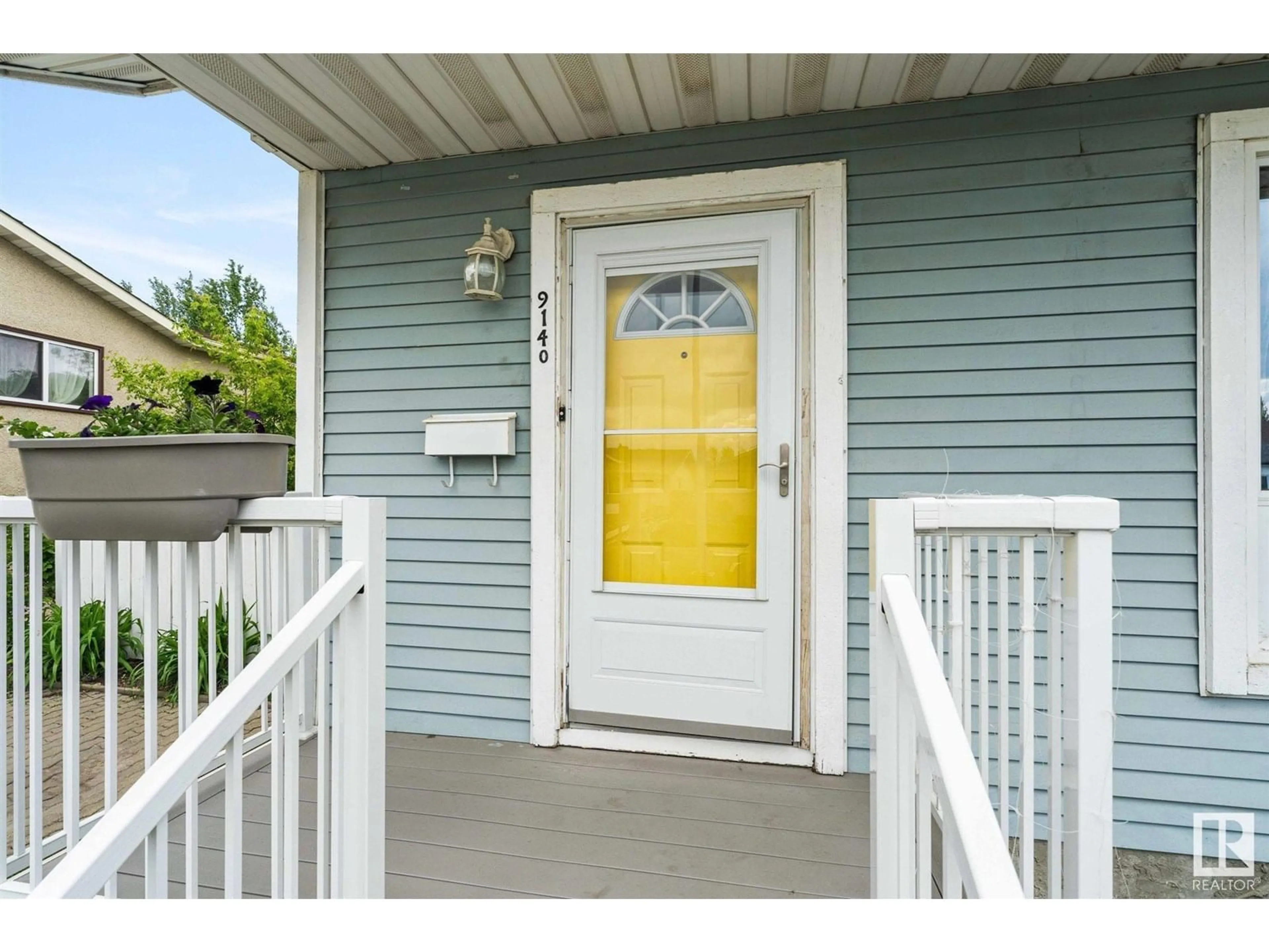 Indoor entryway for 9140 180A AV, Edmonton Alberta T5Z2K2