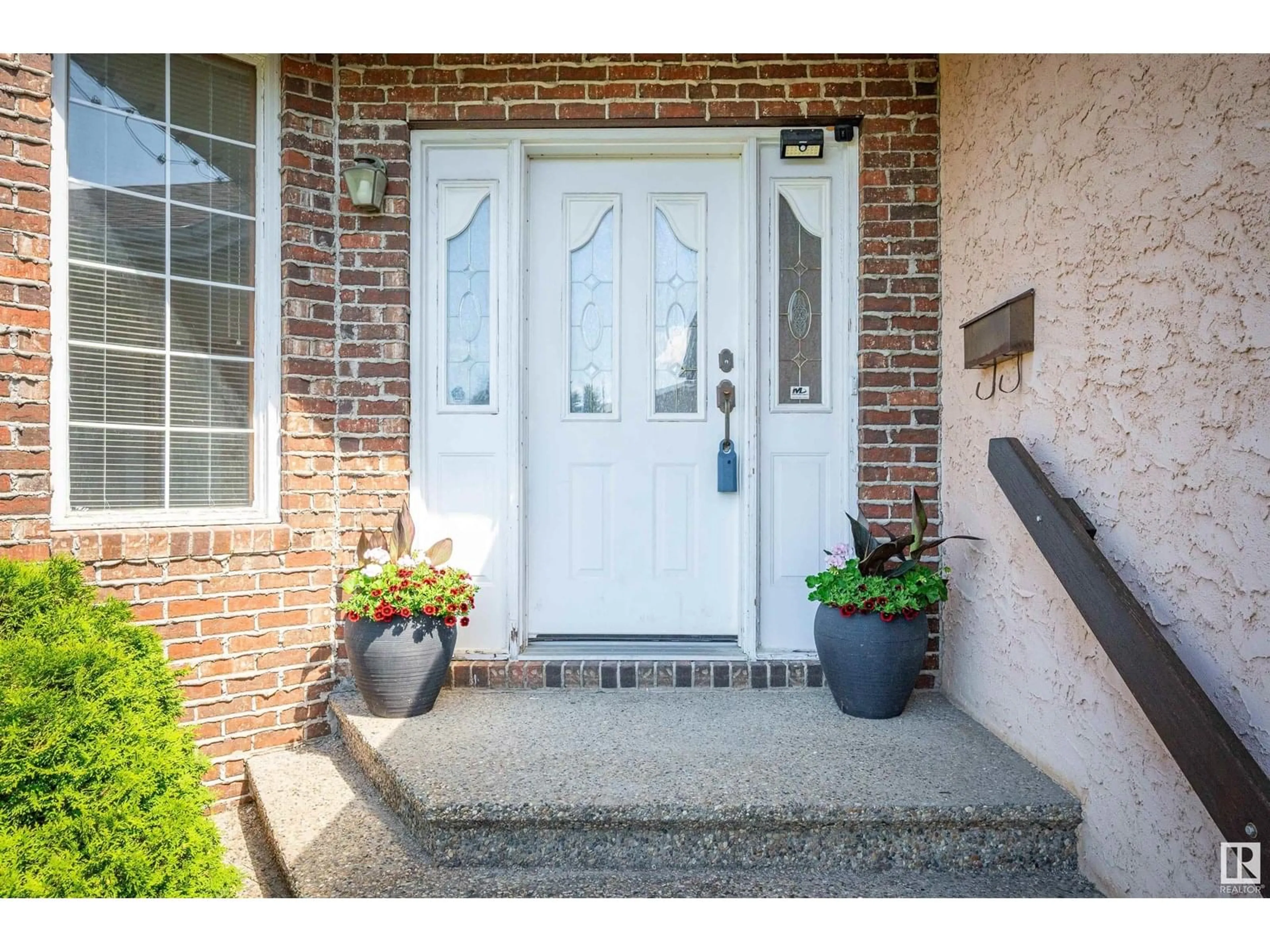 Indoor entryway for NW - 7408 158 AV, Edmonton Alberta T5Z2Y4