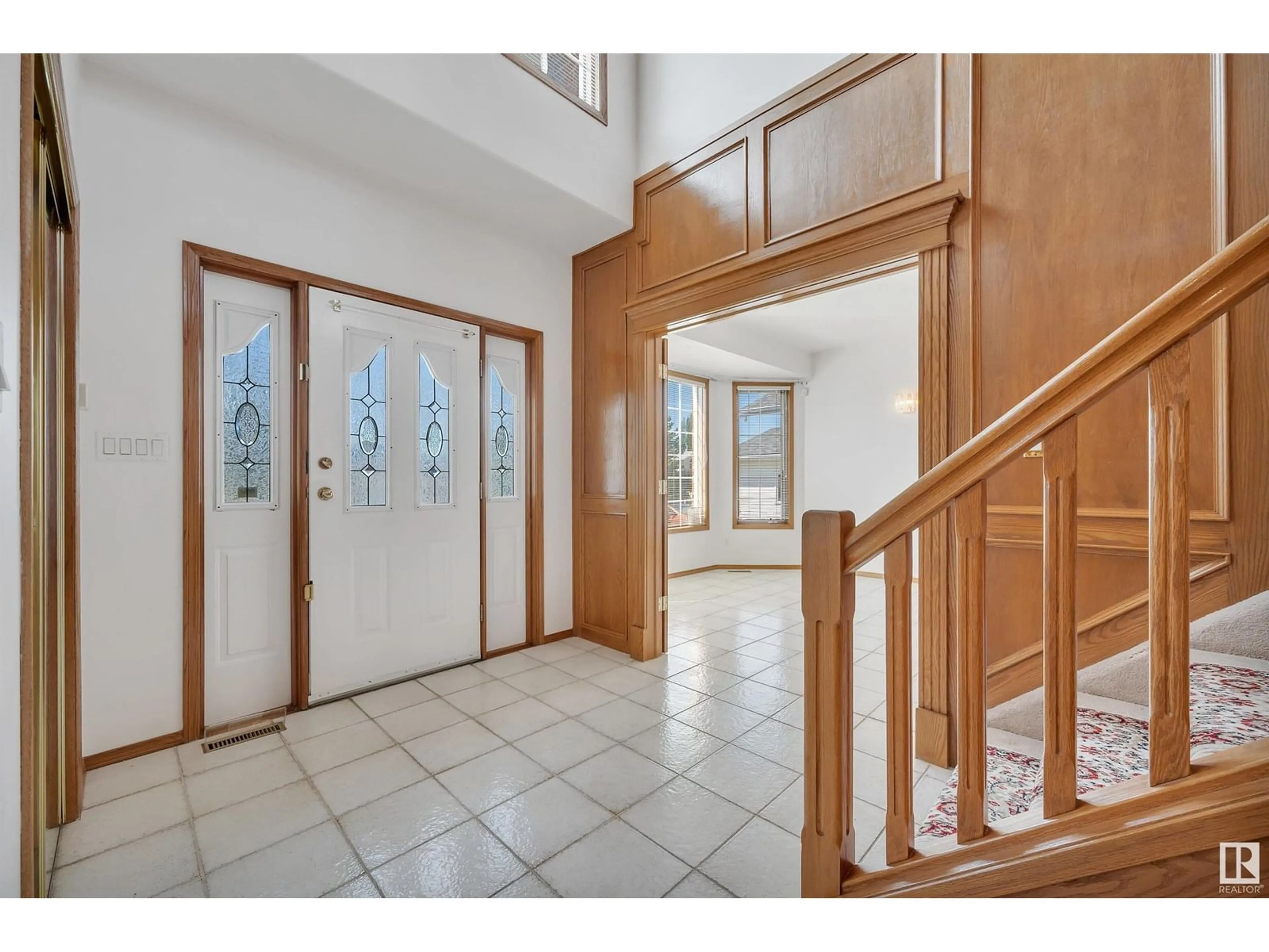 Indoor foyer for NW - 7408 158 AV, Edmonton Alberta T5Z2Y4