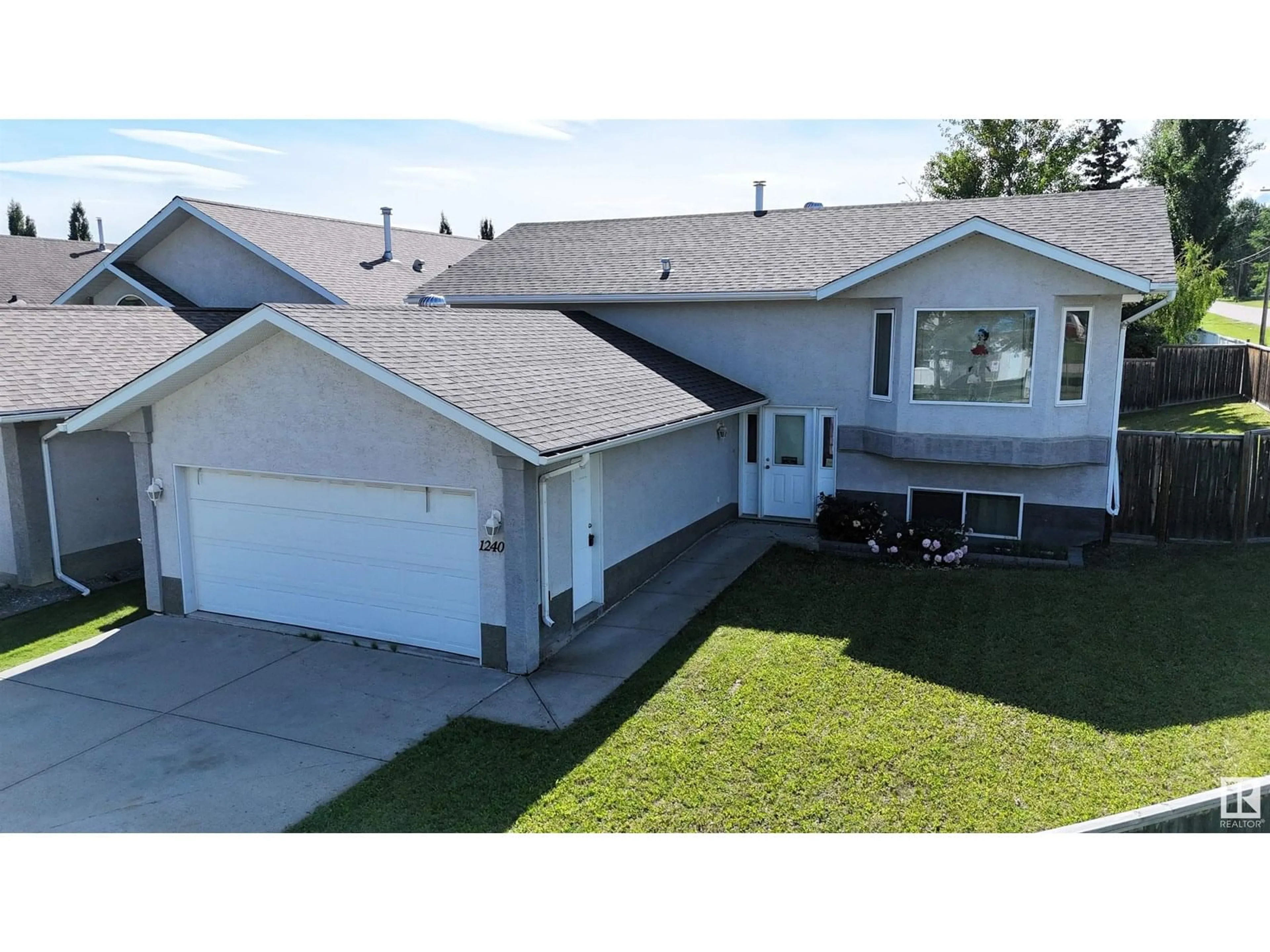 A pic from outside/outdoor area/front of a property/back of a property/a pic from drone, street for 1240 WESTHAVEN DRIVE, Edson Alberta T7E1W5