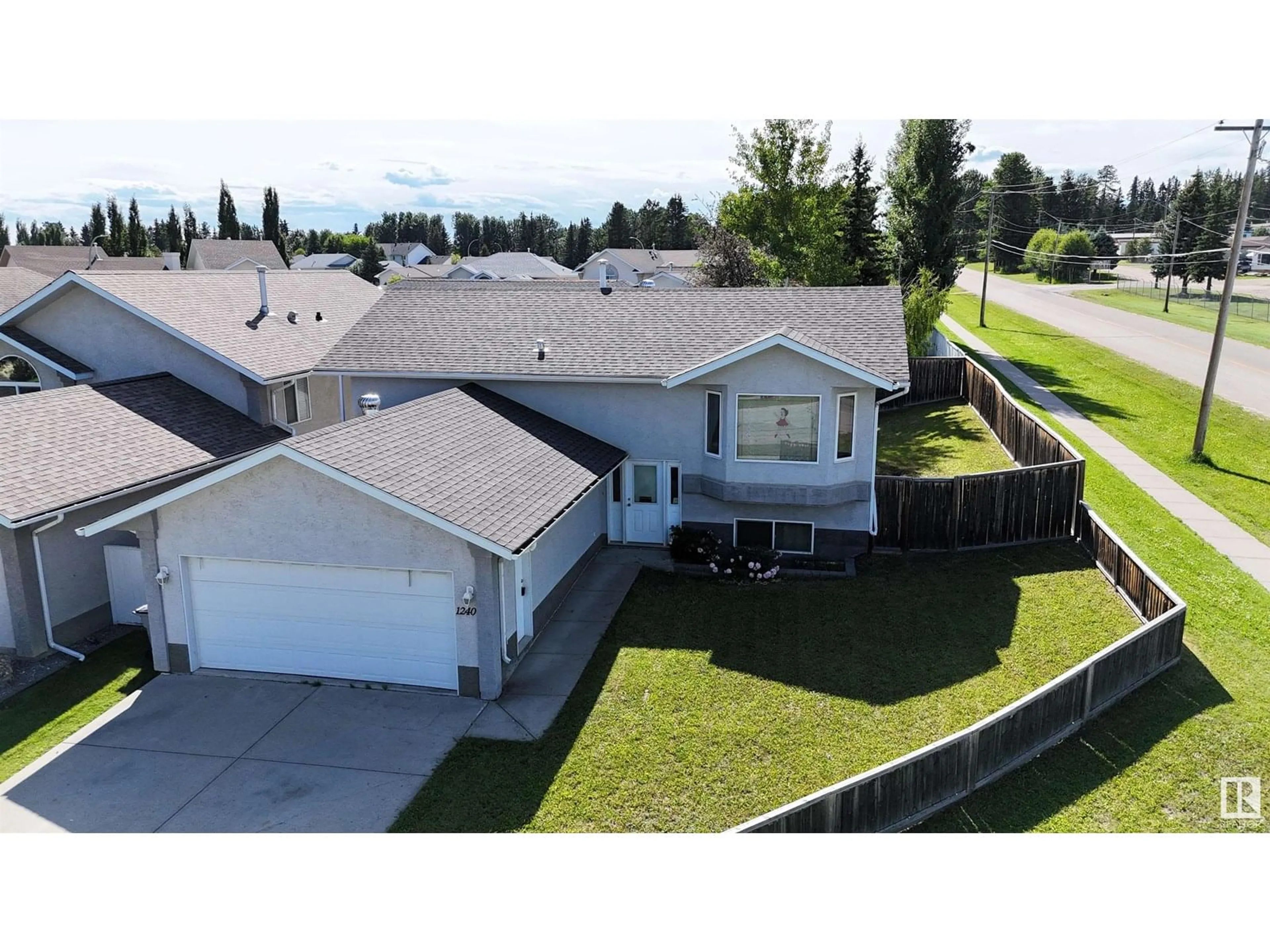 A pic from outside/outdoor area/front of a property/back of a property/a pic from drone, unknown for 1240 WESTHAVEN DRIVE, Edson Alberta T7E1W5