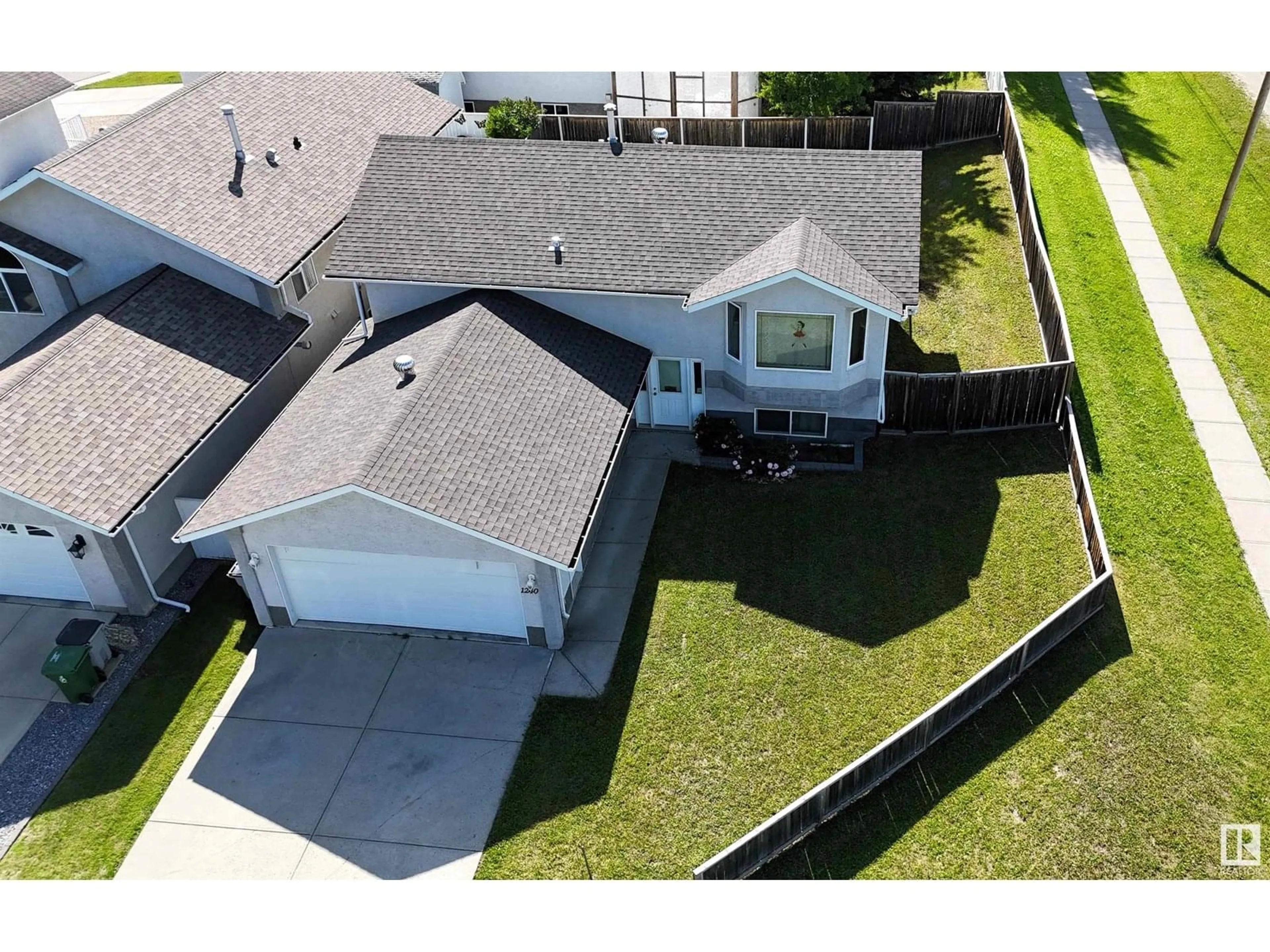 A pic from outside/outdoor area/front of a property/back of a property/a pic from drone, street for 1240 WESTHAVEN DRIVE, Edson Alberta T7E1W5