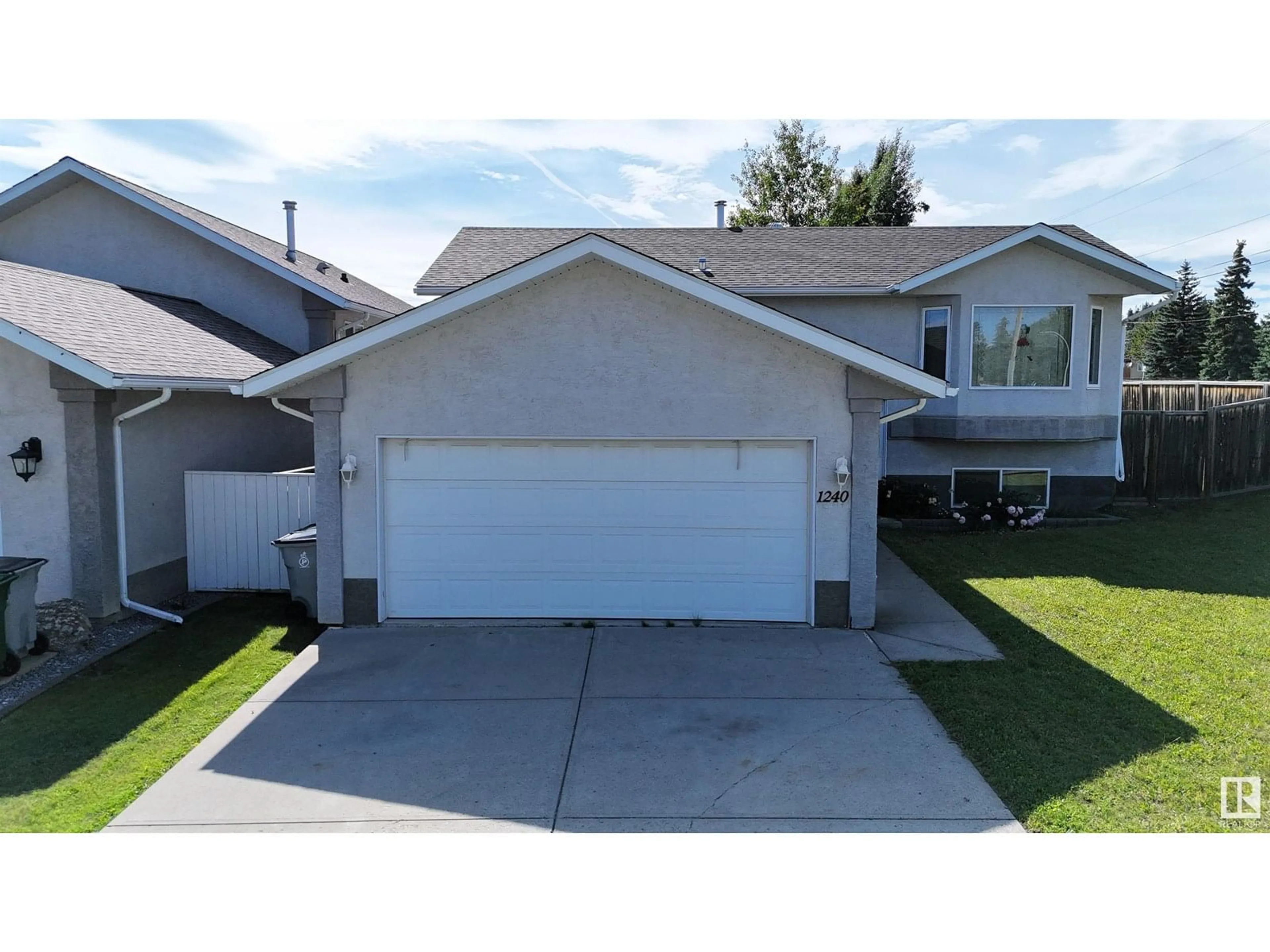 Home with vinyl exterior material, street for 1240 WESTHAVEN DRIVE, Edson Alberta T7E1W5