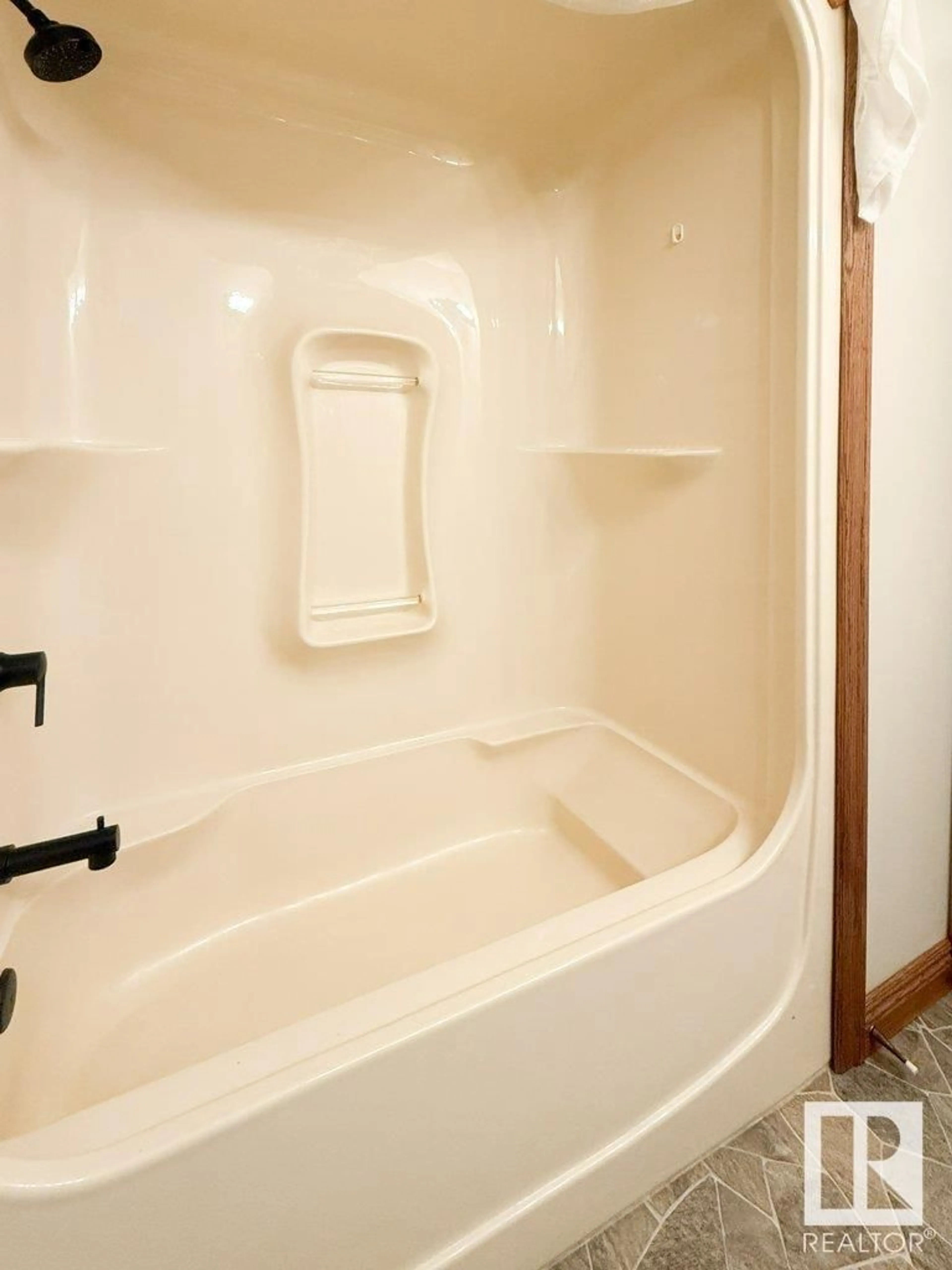 Standard bathroom, ceramic/tile floor for 64217 RG RD 12, Rural Westlock County Alberta T0G0Y0
