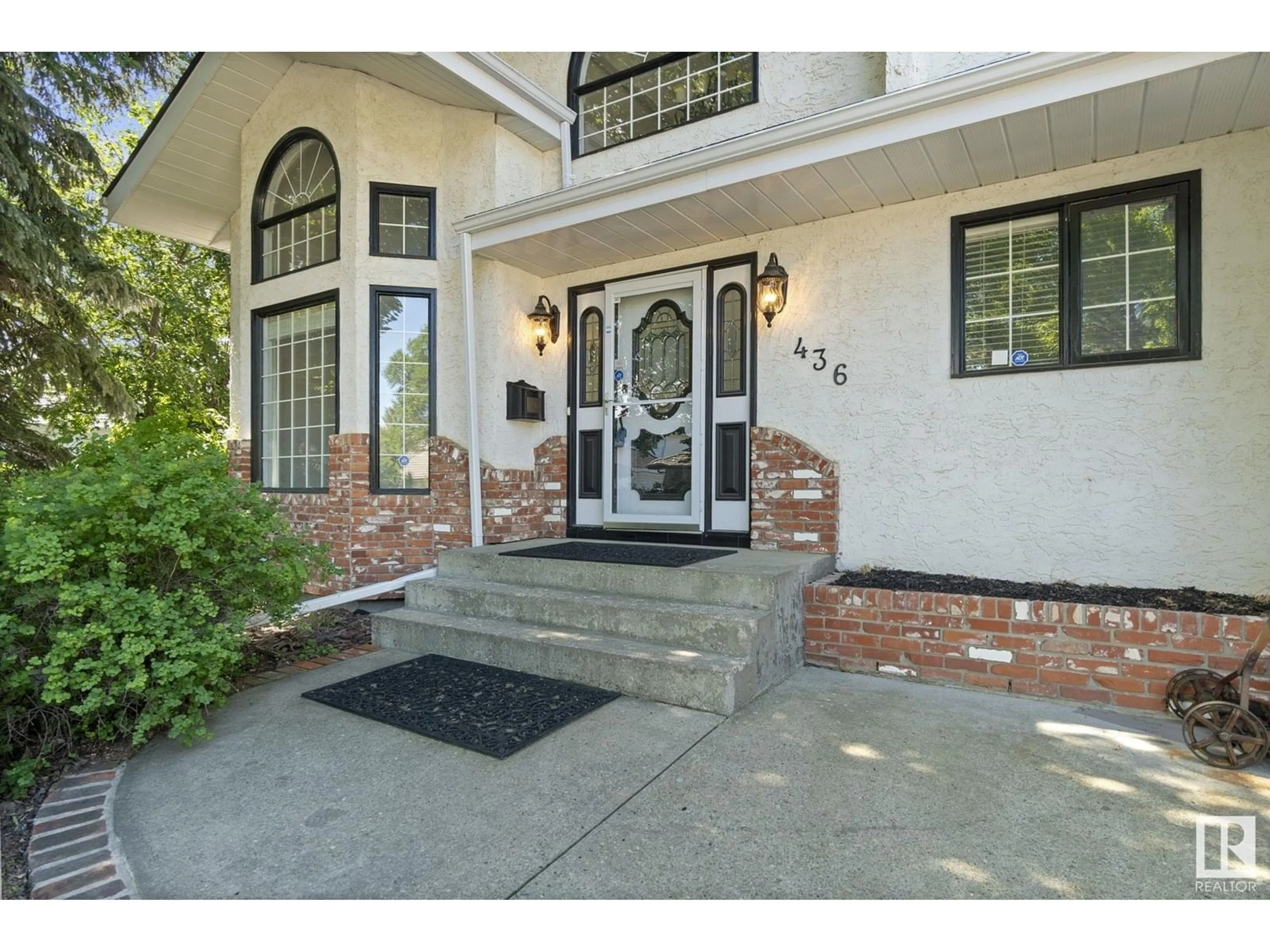 Indoor entryway for 436 OLSEN CL, Edmonton Alberta T6R1L1