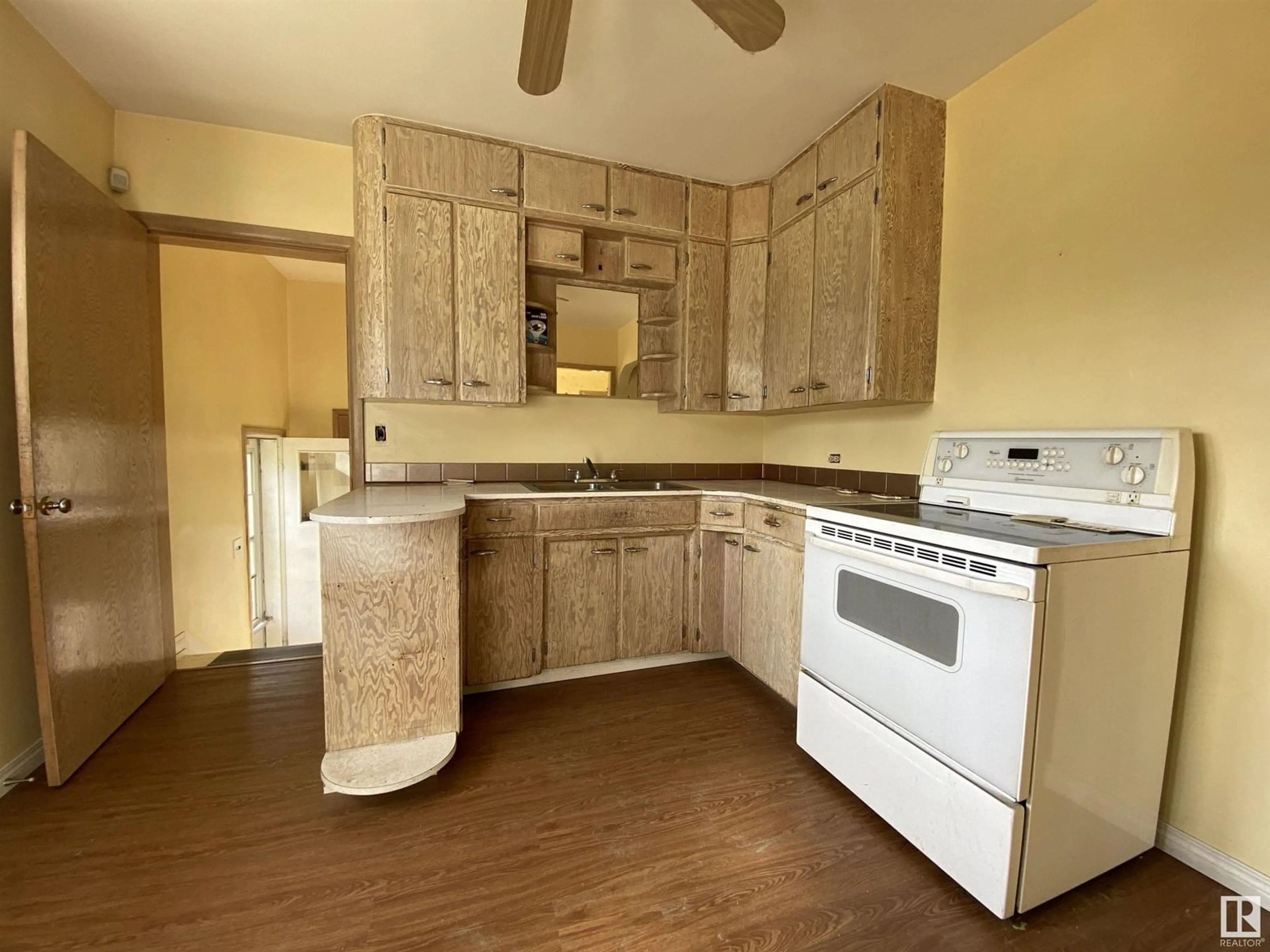 Standard kitchen, unknown for 49019 - 470 RR 22, Sunnybrook Alberta T0C2M0