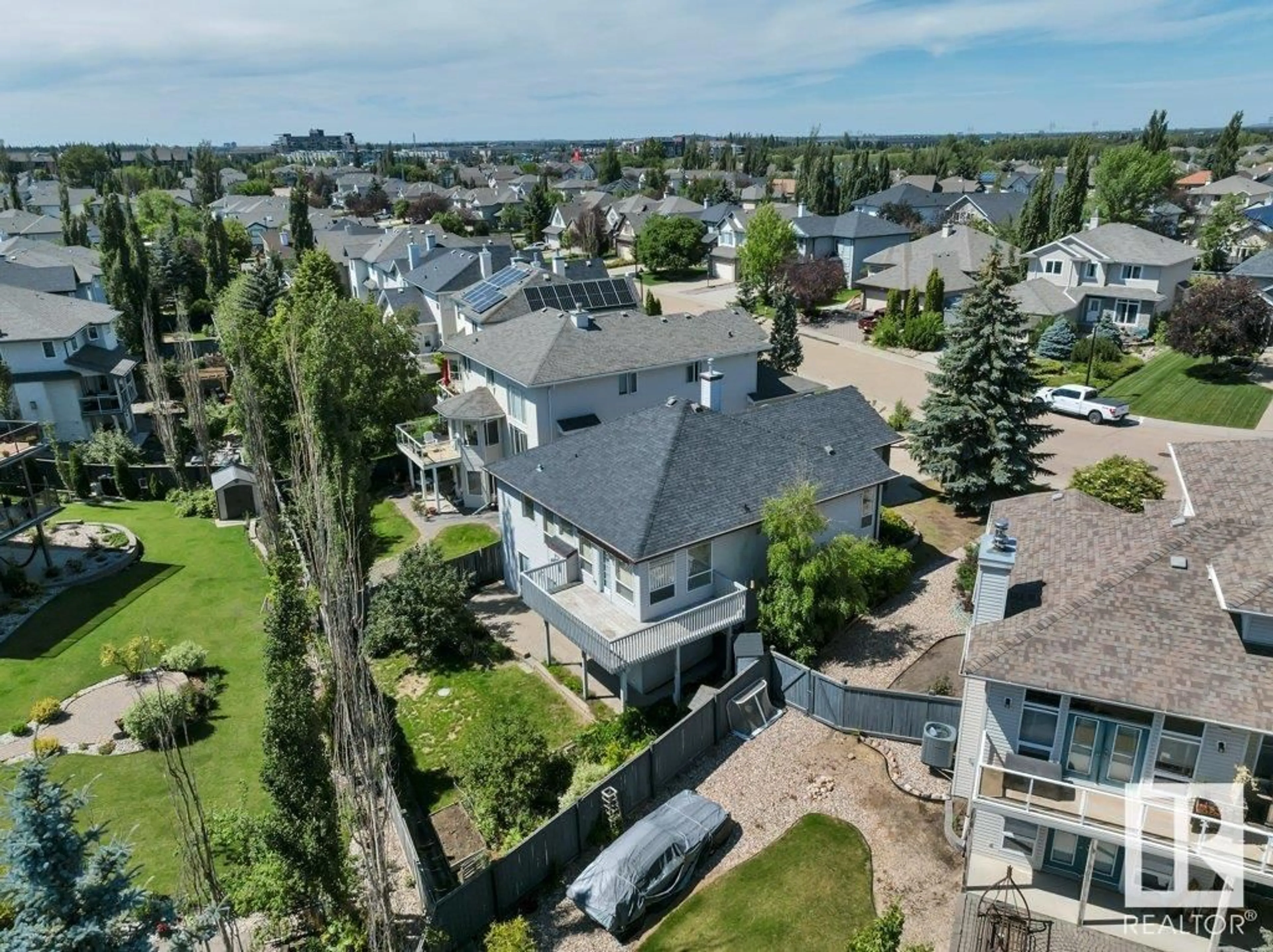 A pic from outside/outdoor area/front of a property/back of a property/a pic from drone, unknown for 563 BYRNE CR, Edmonton Alberta T6W1E7