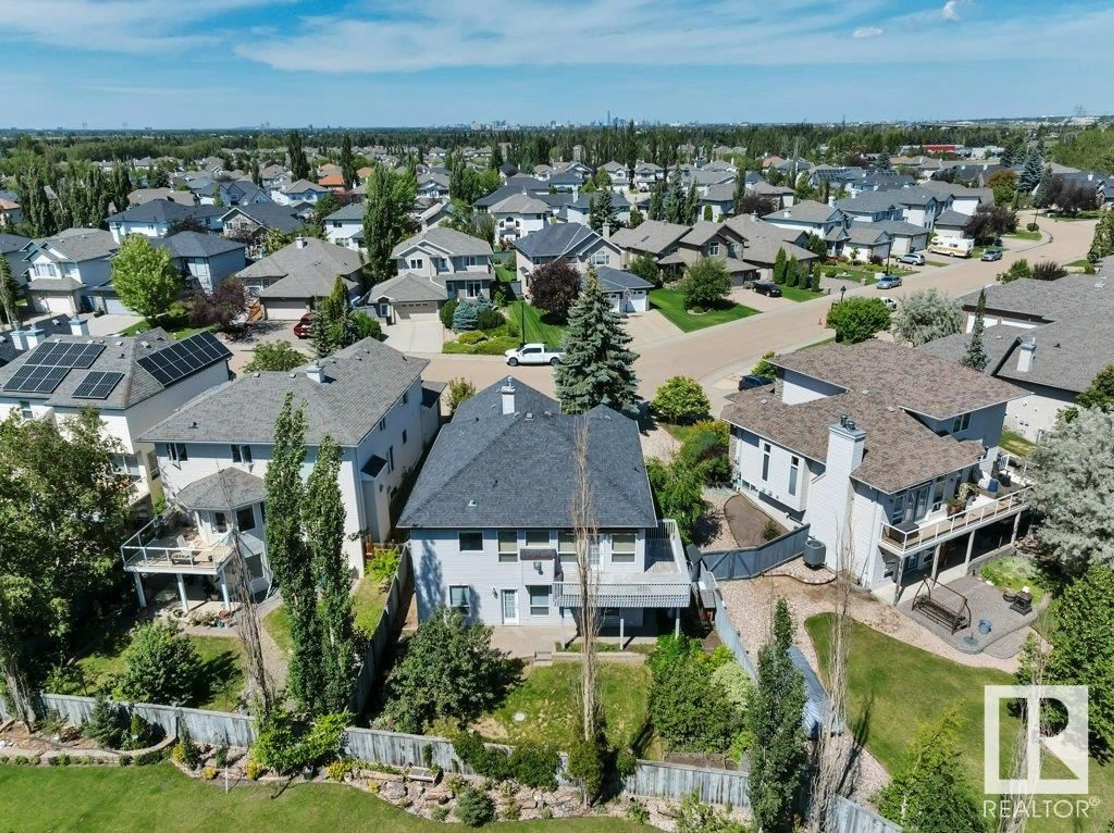 A pic from outside/outdoor area/front of a property/back of a property/a pic from drone, unknown for 563 BYRNE CR, Edmonton Alberta T6W1E7