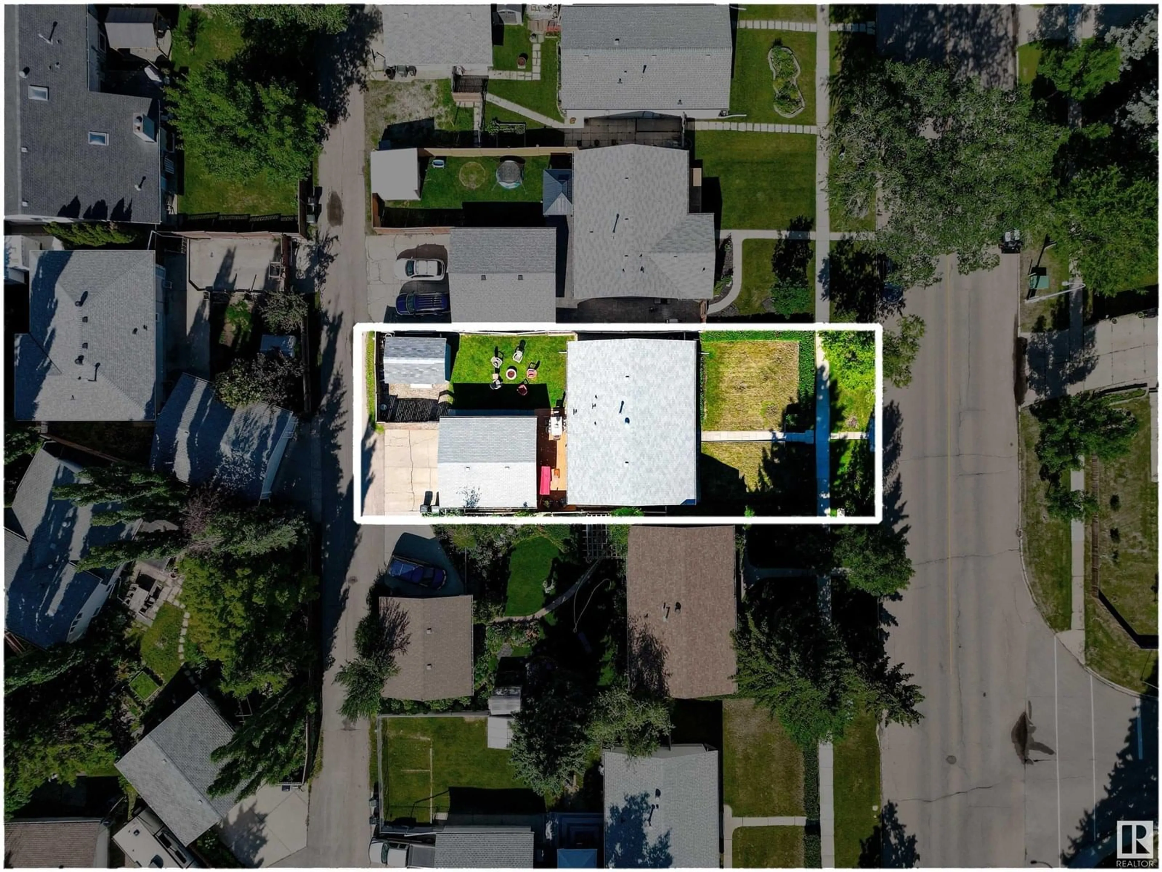 A pic from outside/outdoor area/front of a property/back of a property/a pic from drone, street for 110 BROOKWOOD DR, Spruce Grove Alberta T7X1G8