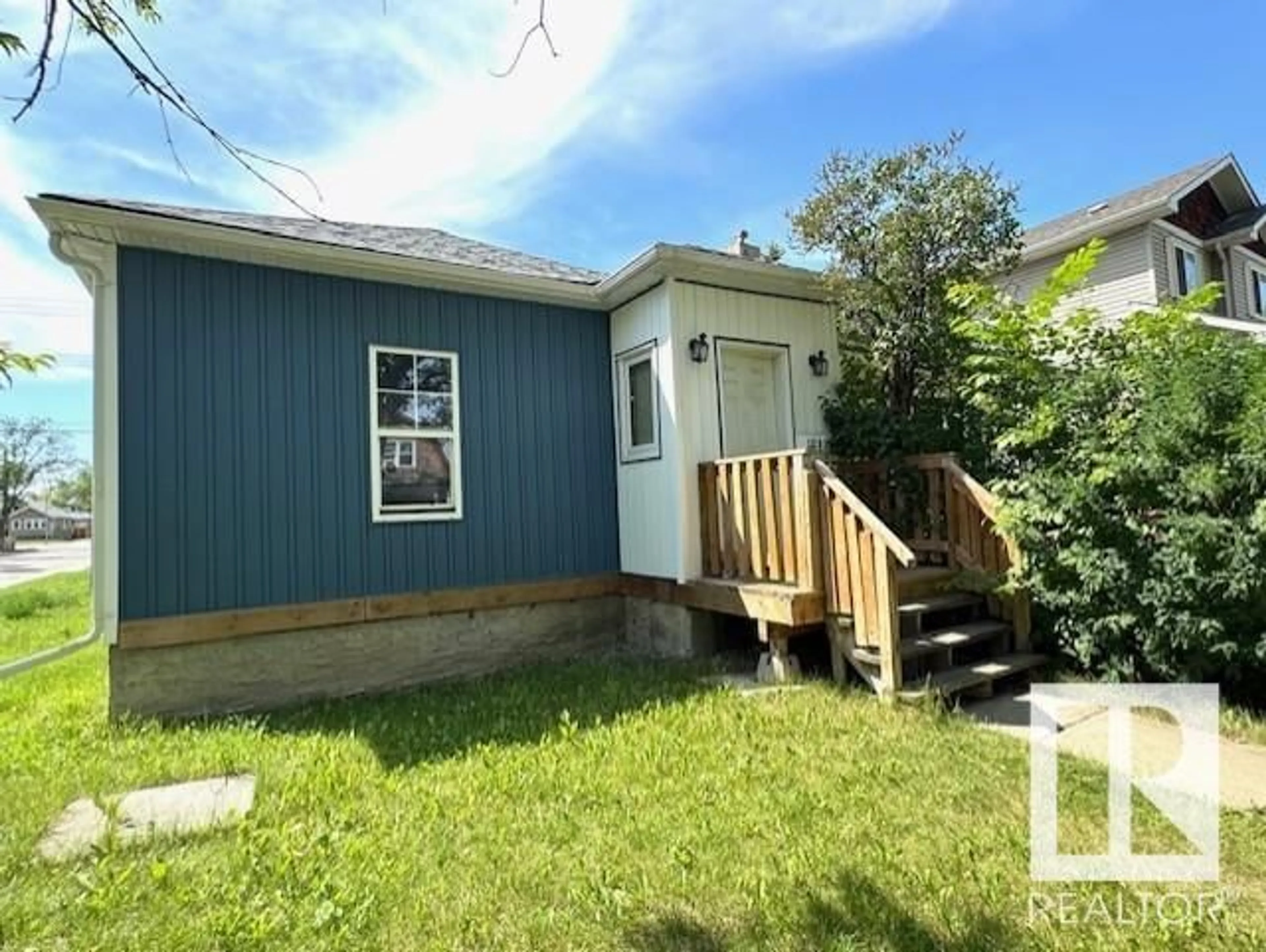 Shed for 11202 96 ST, Edmonton Alberta T5G1S9