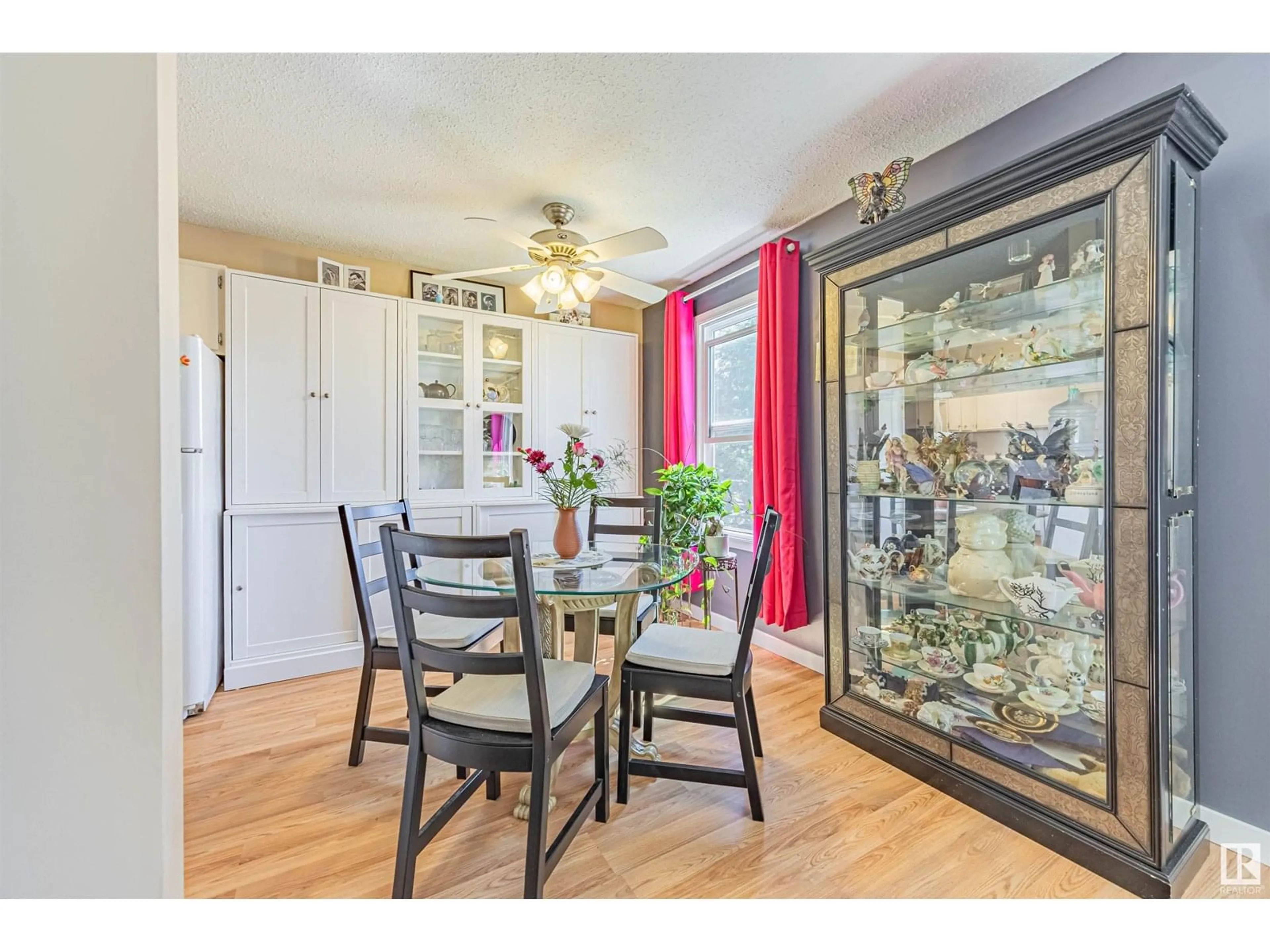 Dining room, wood/laminate floor for N NW - 296 KNOTTWOOD NORTH RD, Edmonton Alberta T6K1Y5