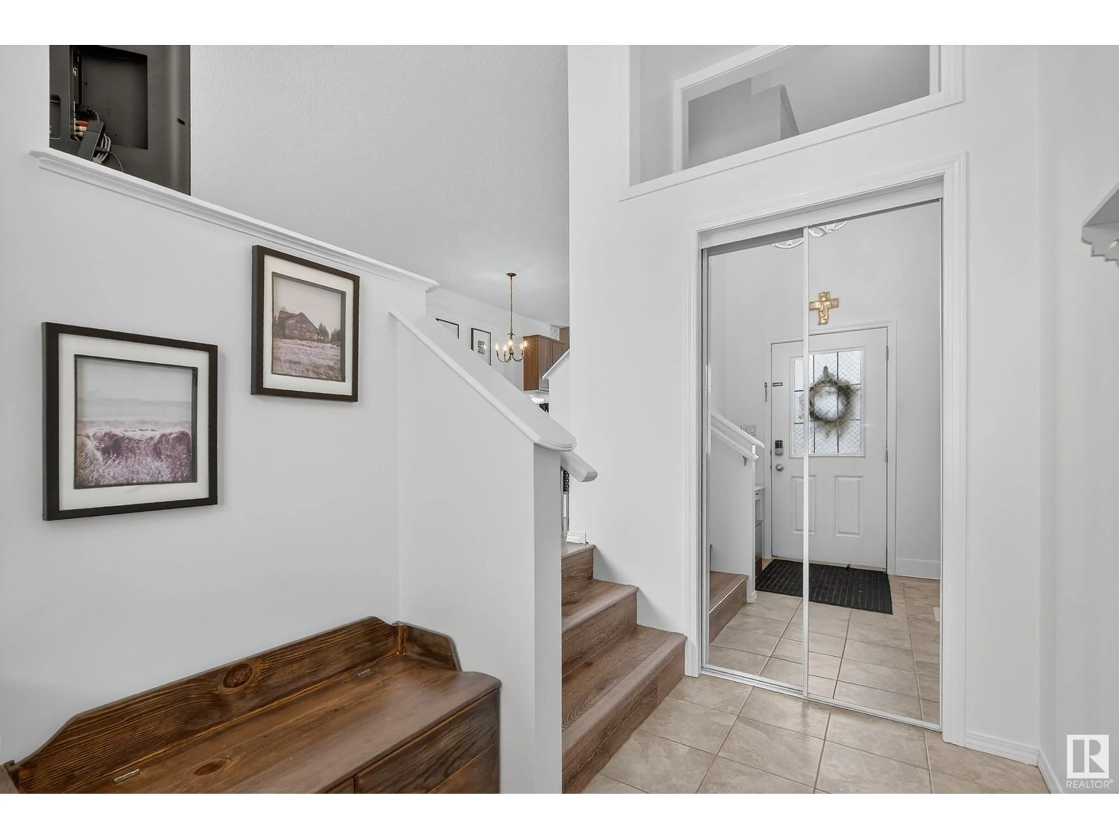 Indoor entryway for 417 SIMPKINS LI, Leduc Alberta T9E1B8