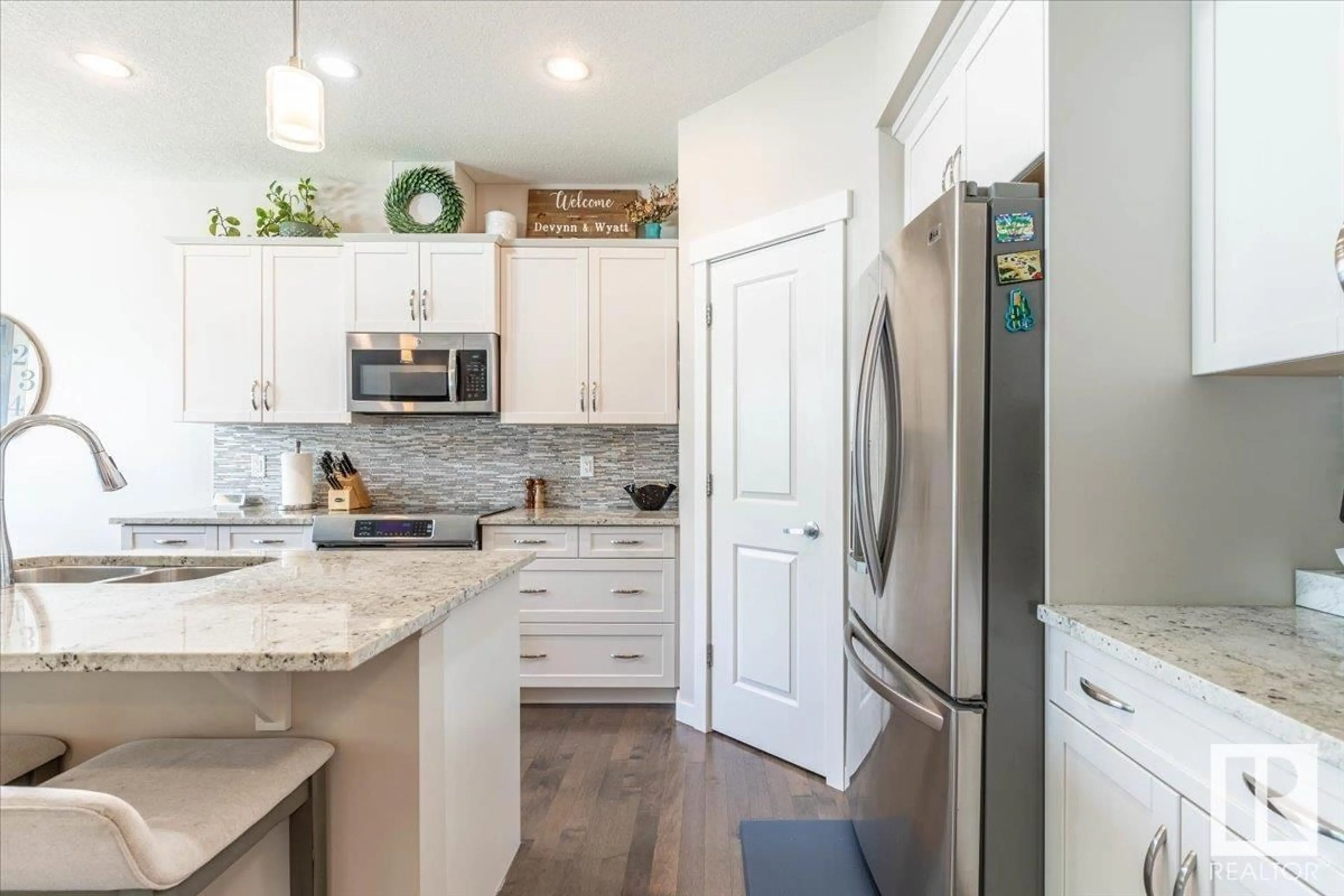 Open concept kitchen, ceramic/tile floor for 414 SIMPKINS LI, Leduc Alberta T9E1B8