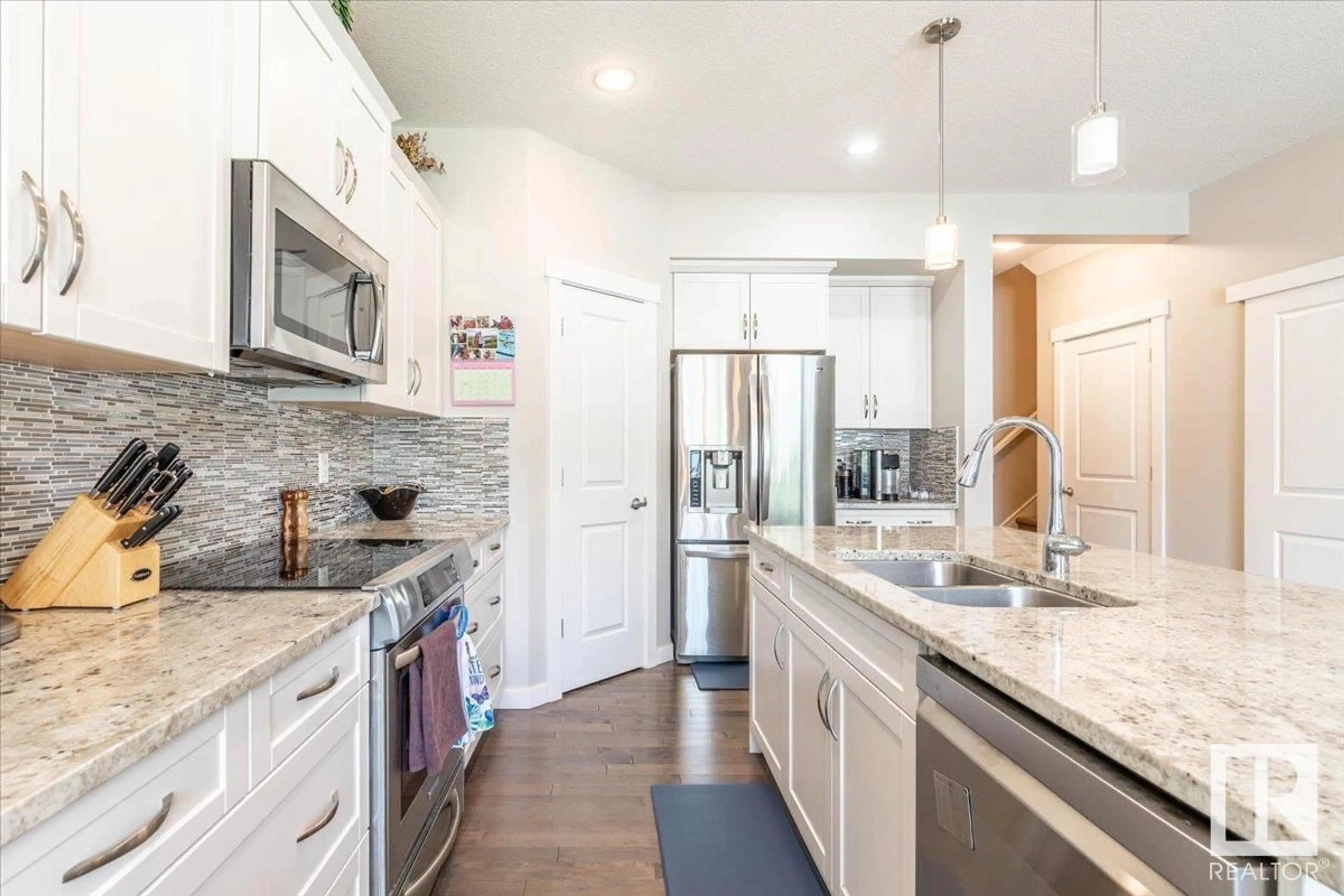 Open concept kitchen, ceramic/tile floor for 414 SIMPKINS LI, Leduc Alberta T9E1B8