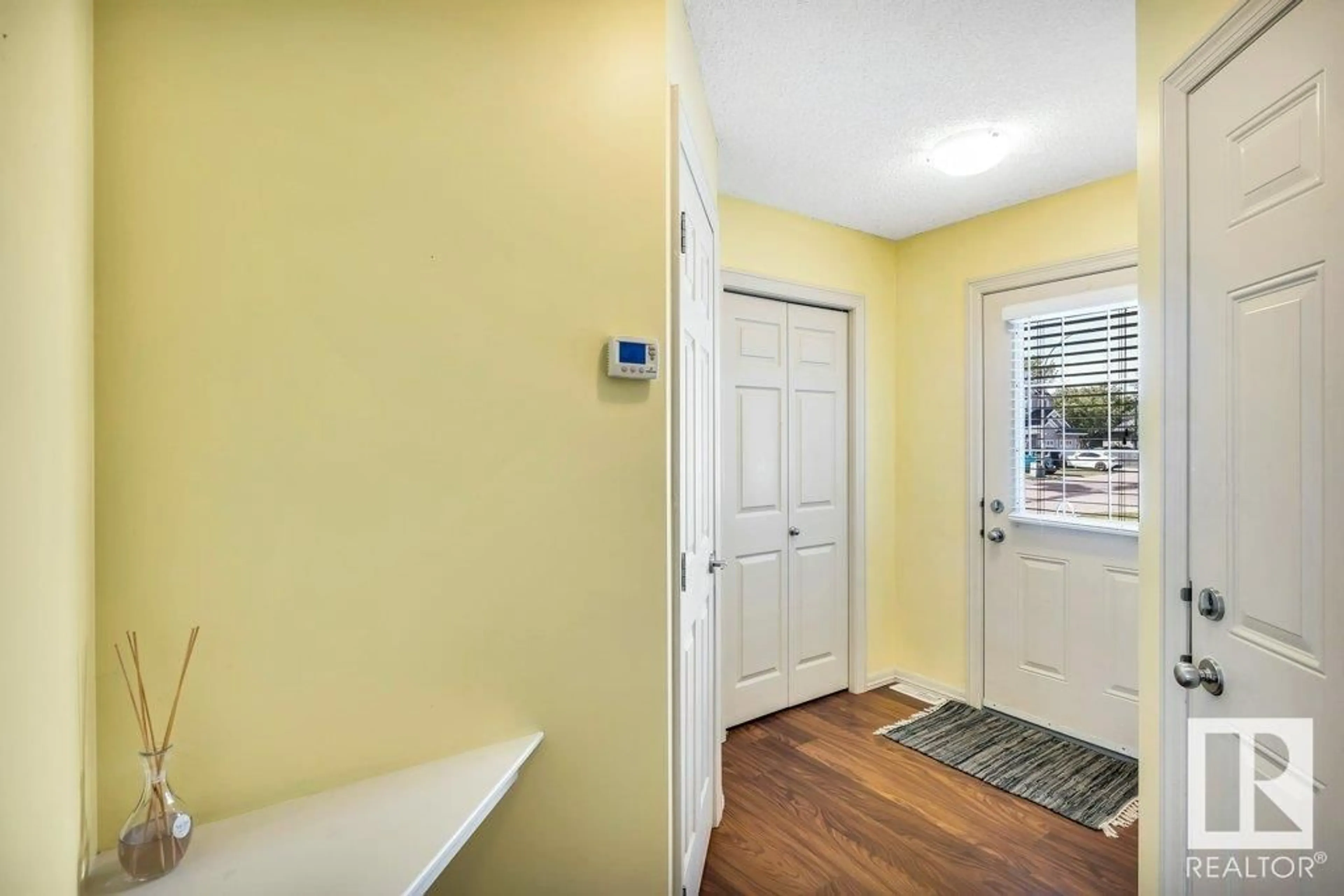 Indoor entryway for 19 5101 SOLEIL BV, Beaumont Alberta T4X0E3