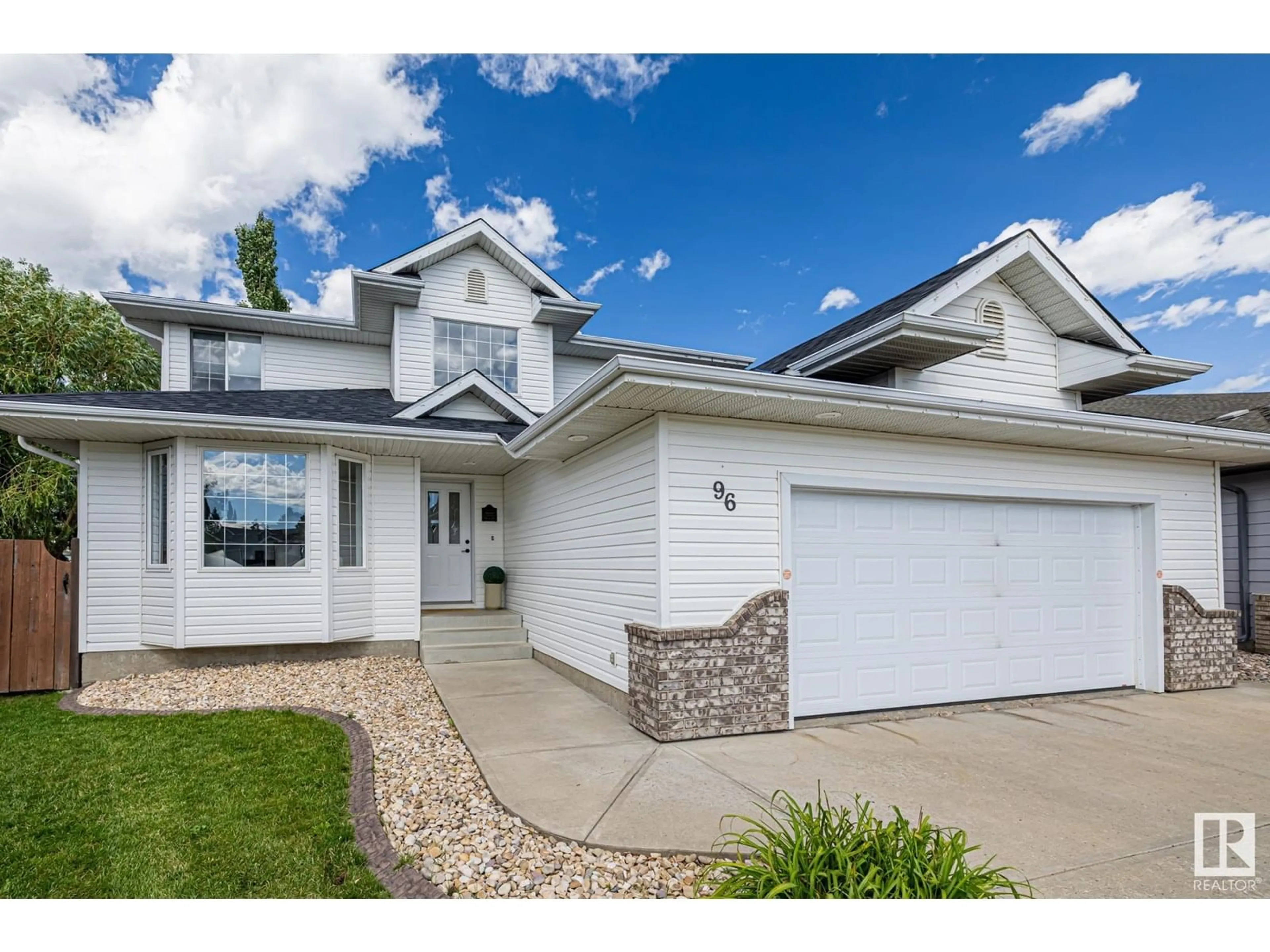 Home with vinyl exterior material, street for 96 CHANCERY POINT, Sherwood Park Alberta T8H1Z4