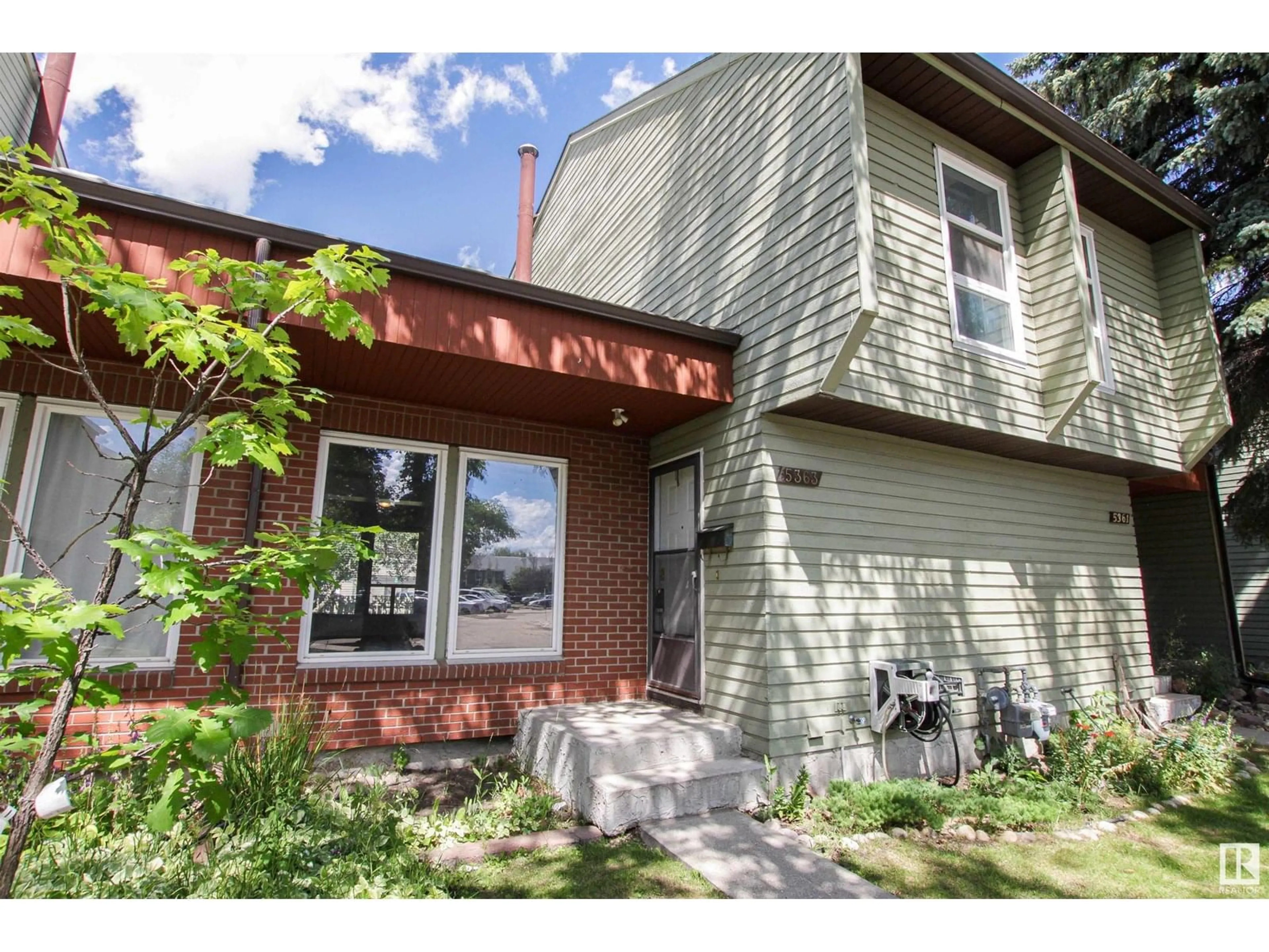 Home with vinyl exterior material, street for 5363 HILL VIEW CR, Edmonton Alberta T6L1V9