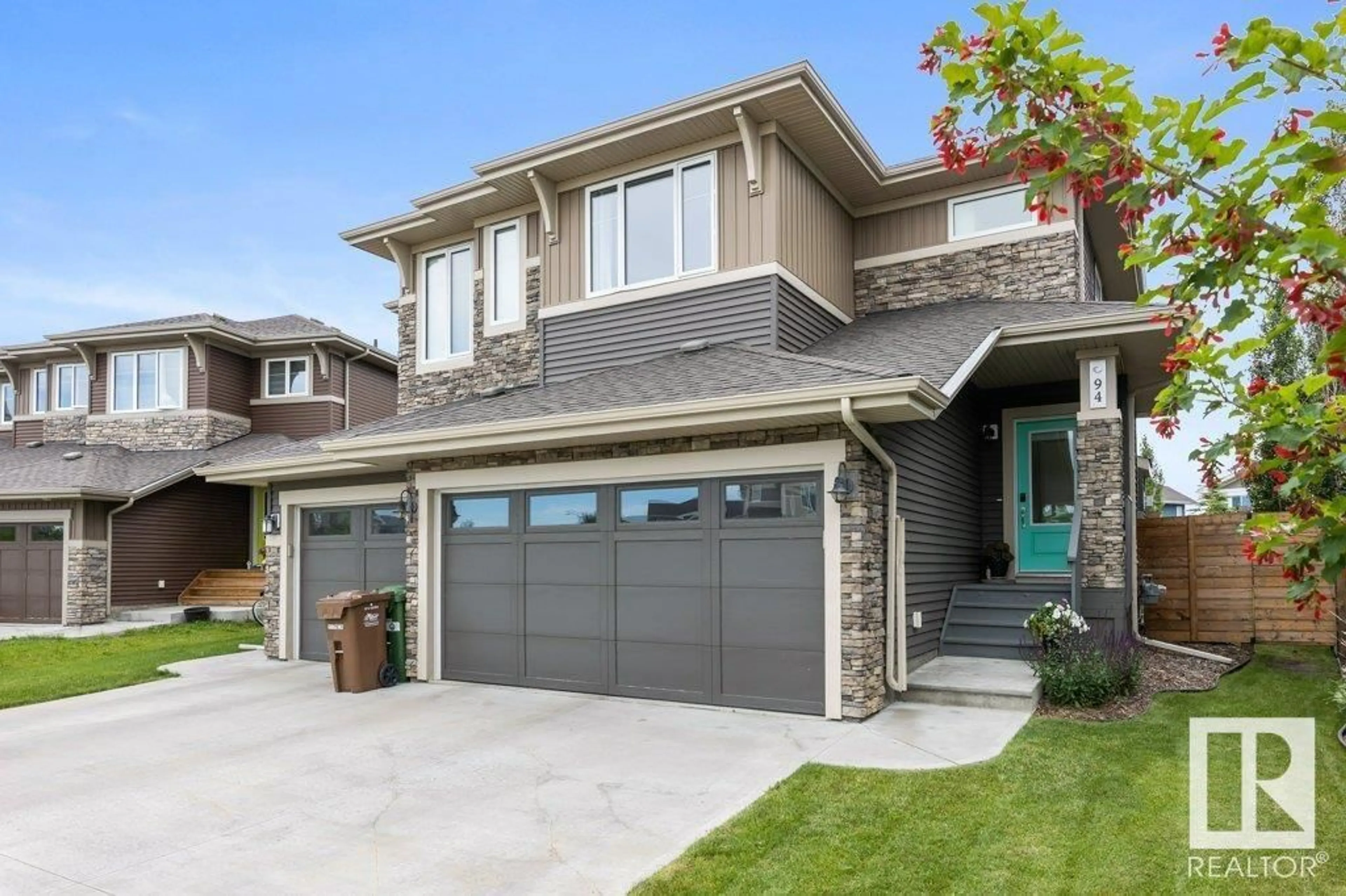 Home with vinyl exterior material, street for 94 JAMES CR, St. Albert Alberta T8N7S5