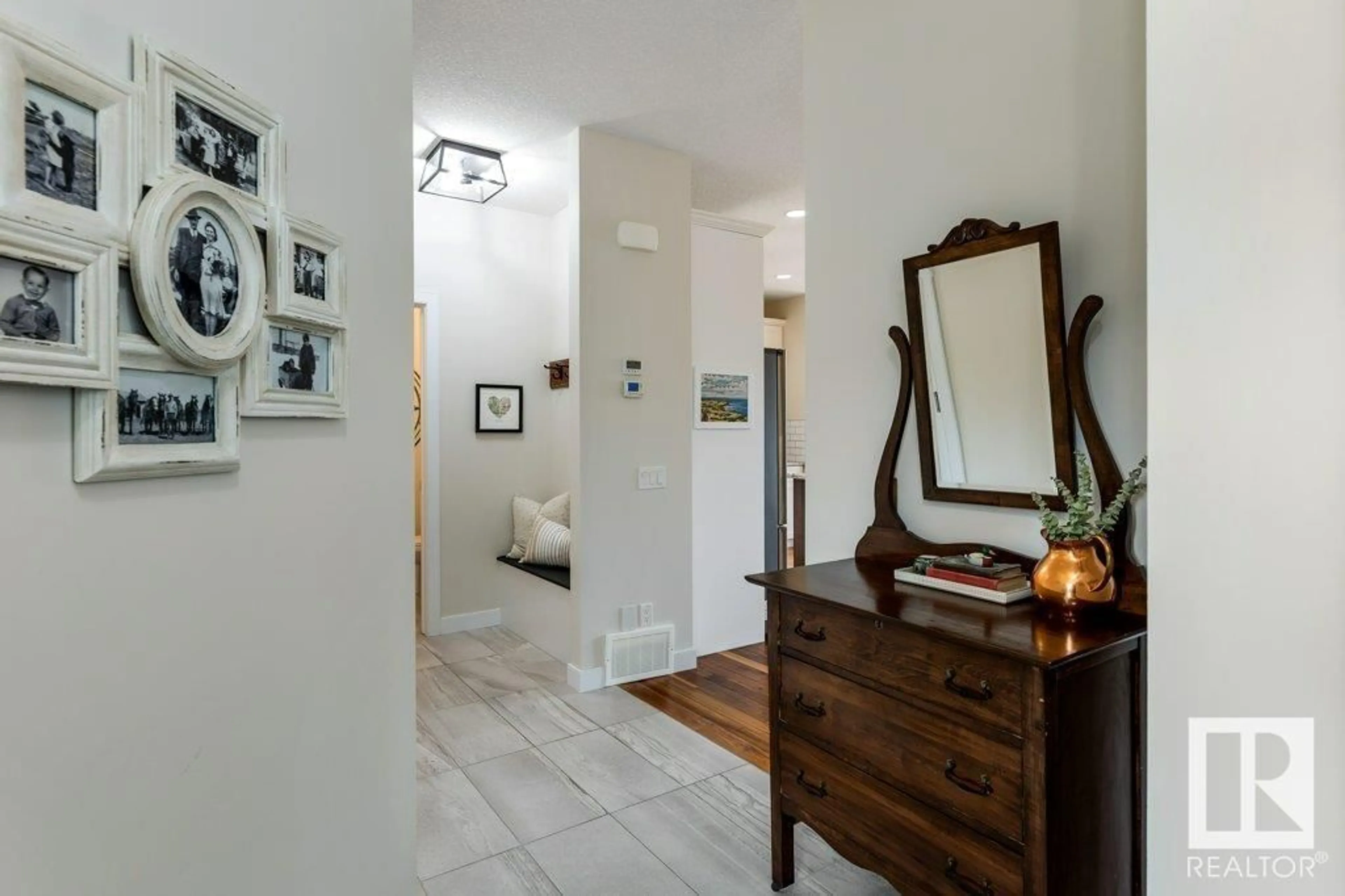 Indoor entryway for 94 JAMES CR, St. Albert Alberta T8N7S5