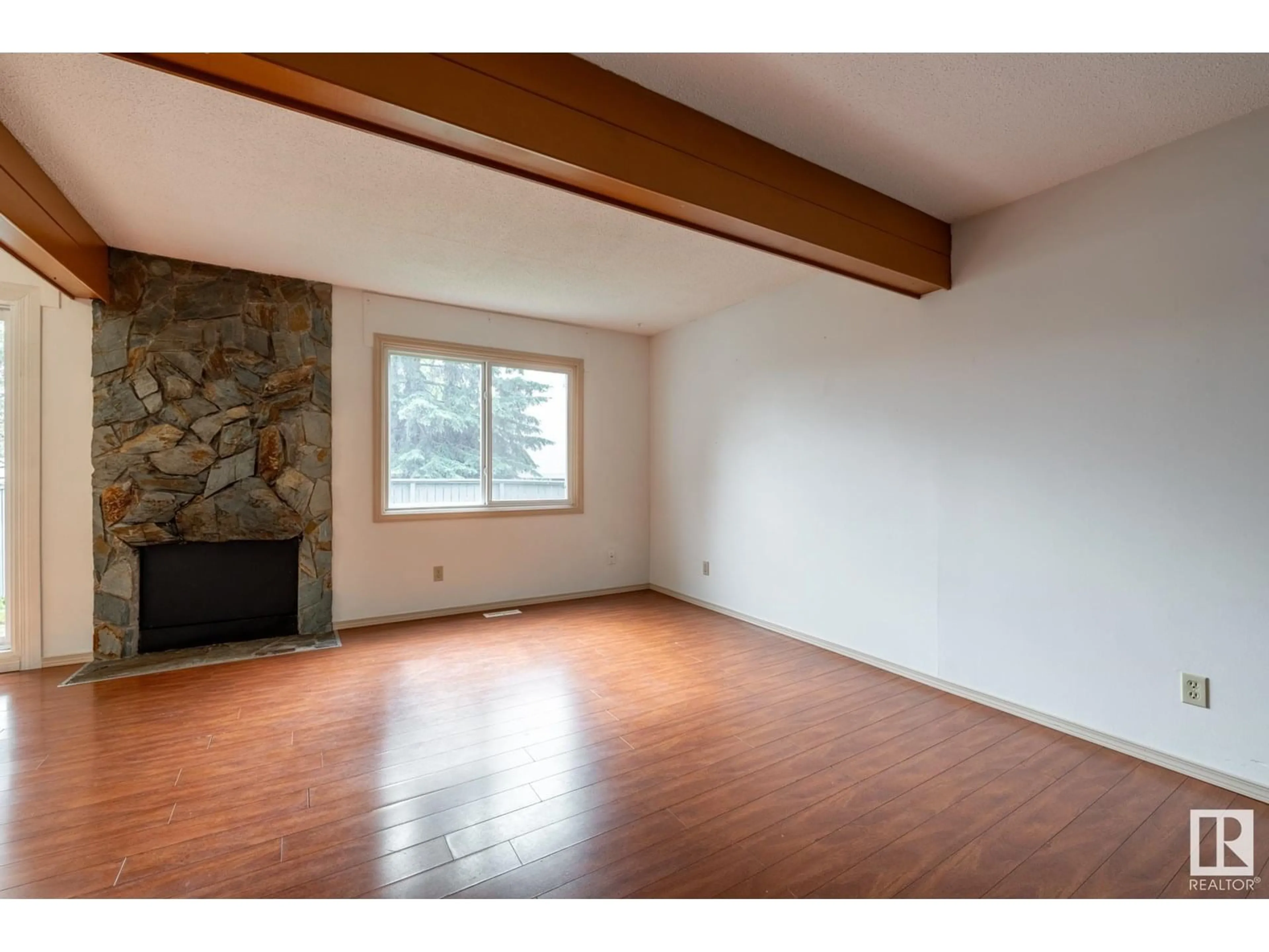 A pic of a room for 535 WILLOW CO, Edmonton Alberta T5T2K7