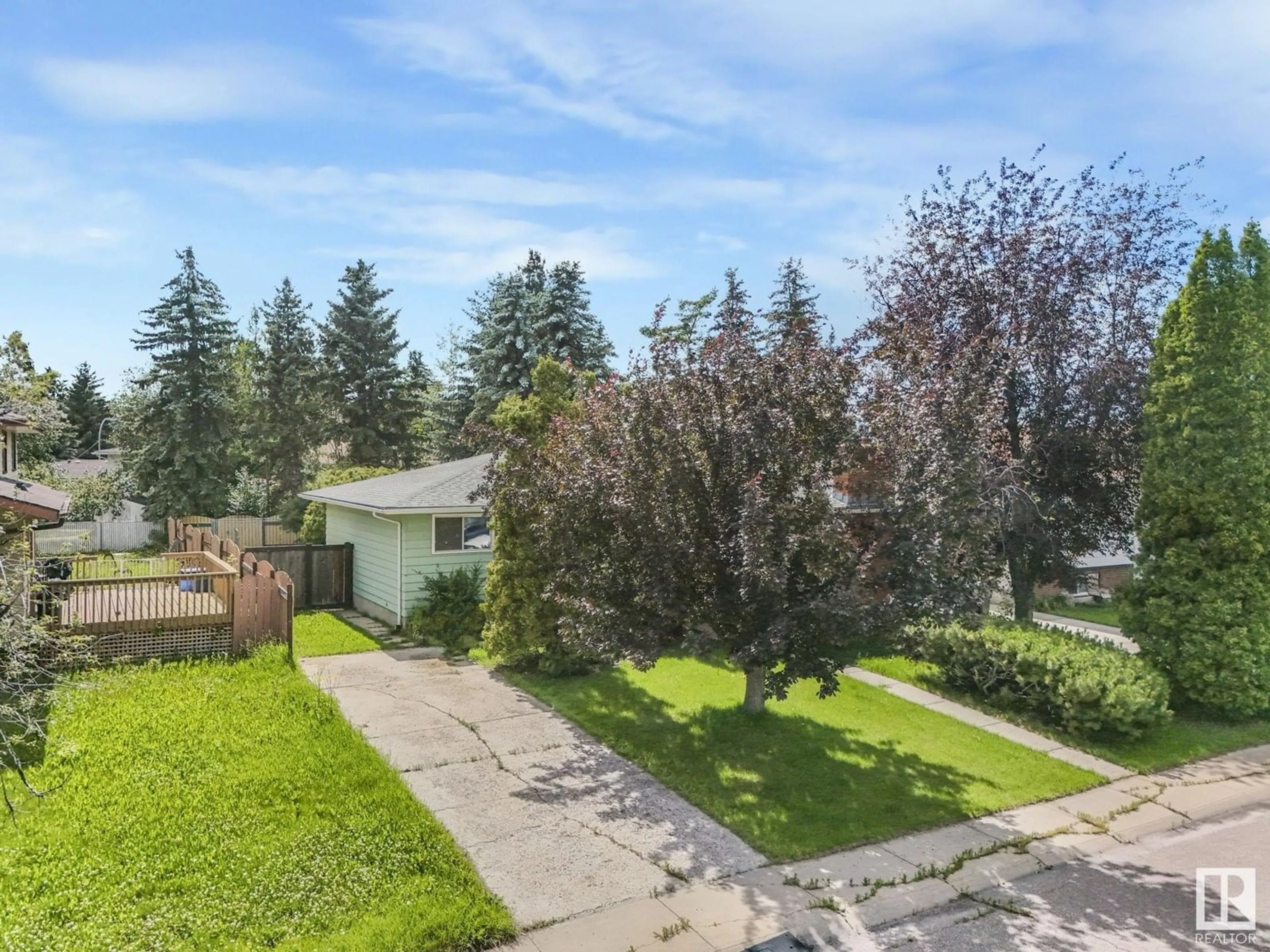 A pic from outside/outdoor area/front of a property/back of a property/a pic from drone, unknown for 1118 68 ST, Edmonton Alberta T6K1L1