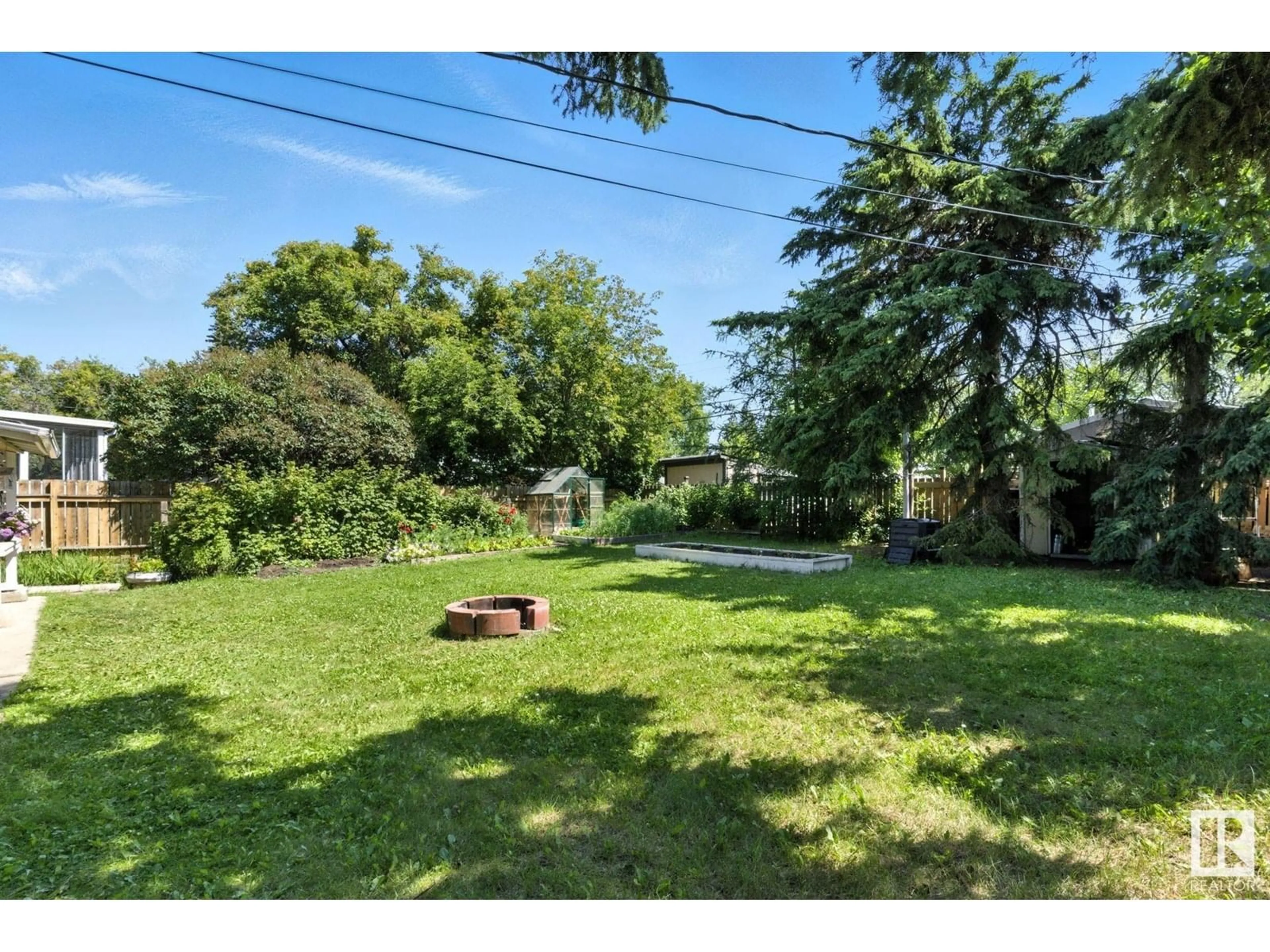 A pic from outside/outdoor area/front of a property/back of a property/a pic from drone, street for 7 GRANDORA CR, St. Albert Alberta T8N0T8