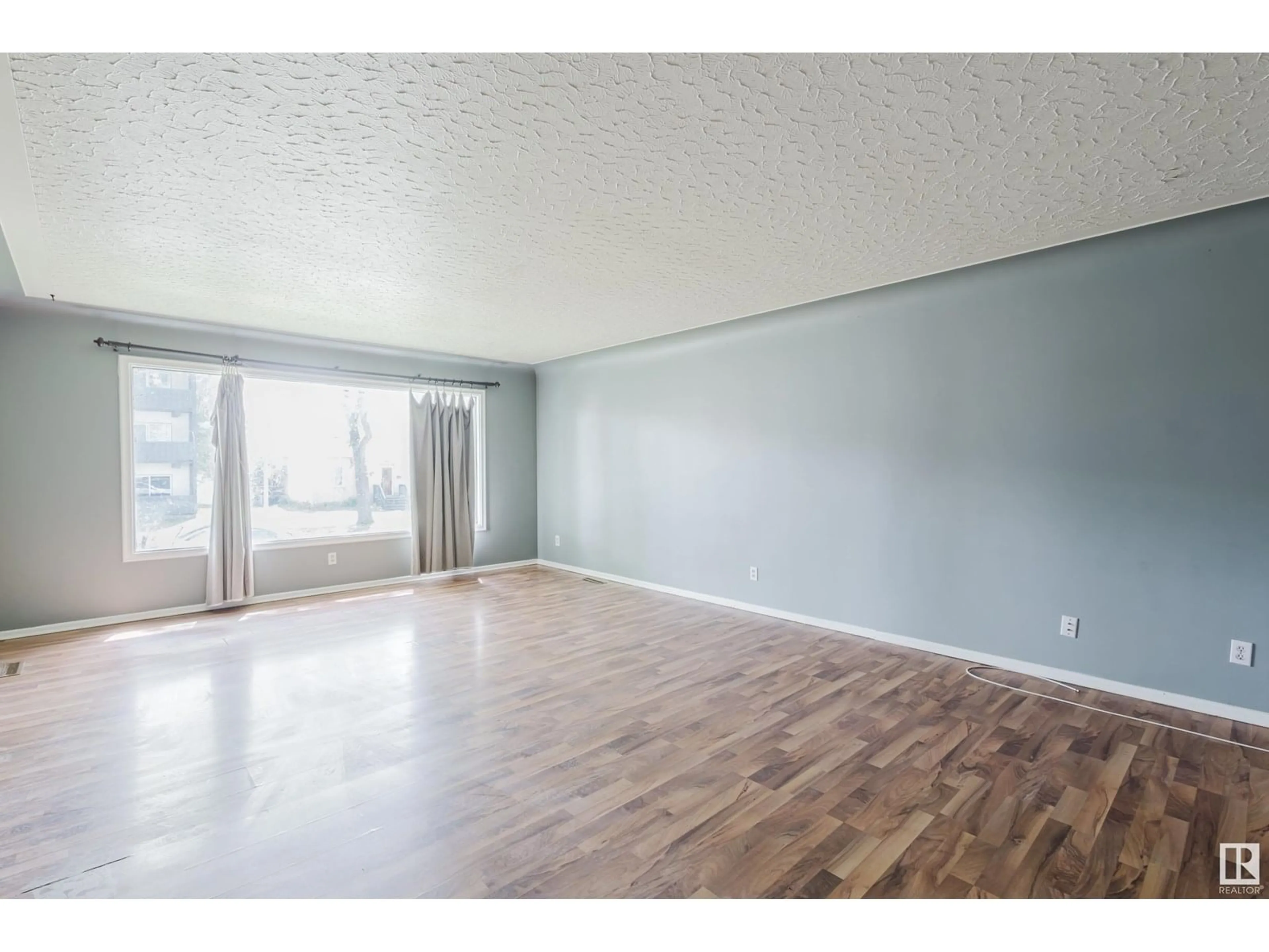 A pic of a room for 10454 78 AV, Edmonton Alberta T6E1P2