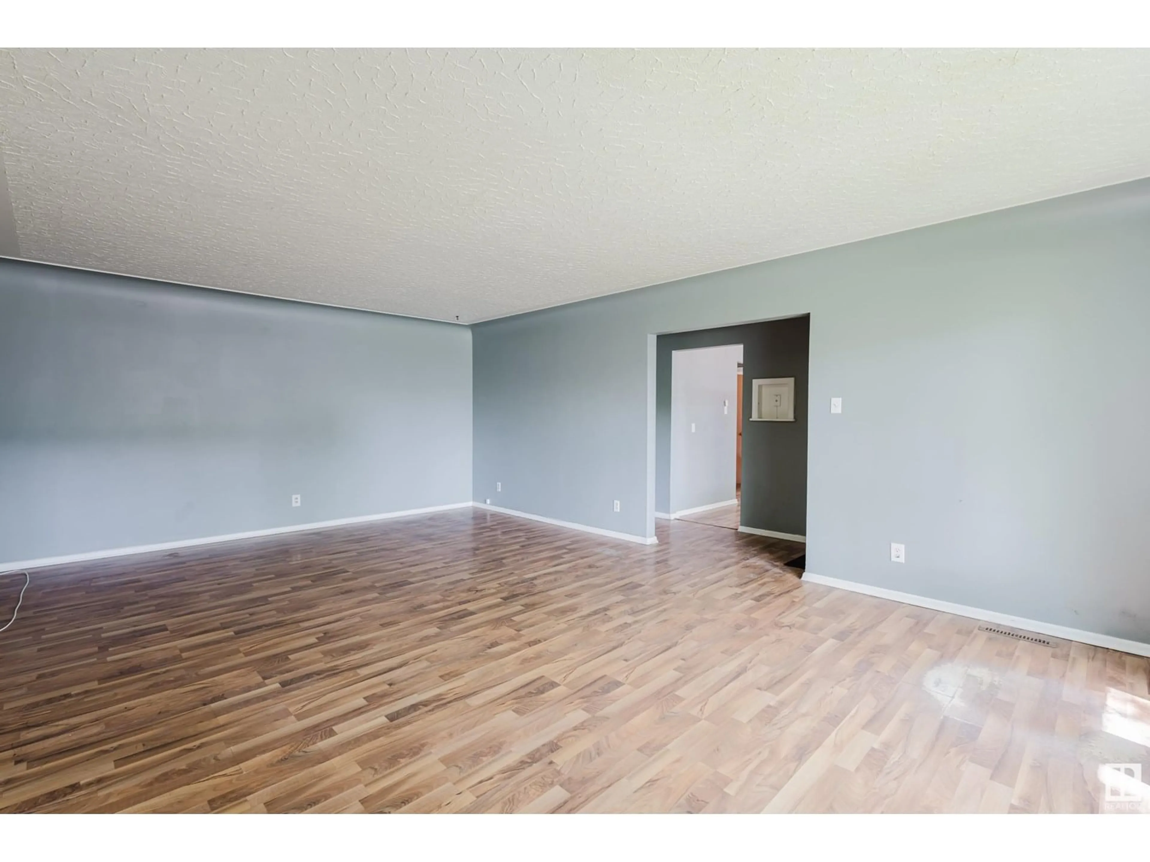 A pic of a room for 10454 78 AV, Edmonton Alberta T6E1P2