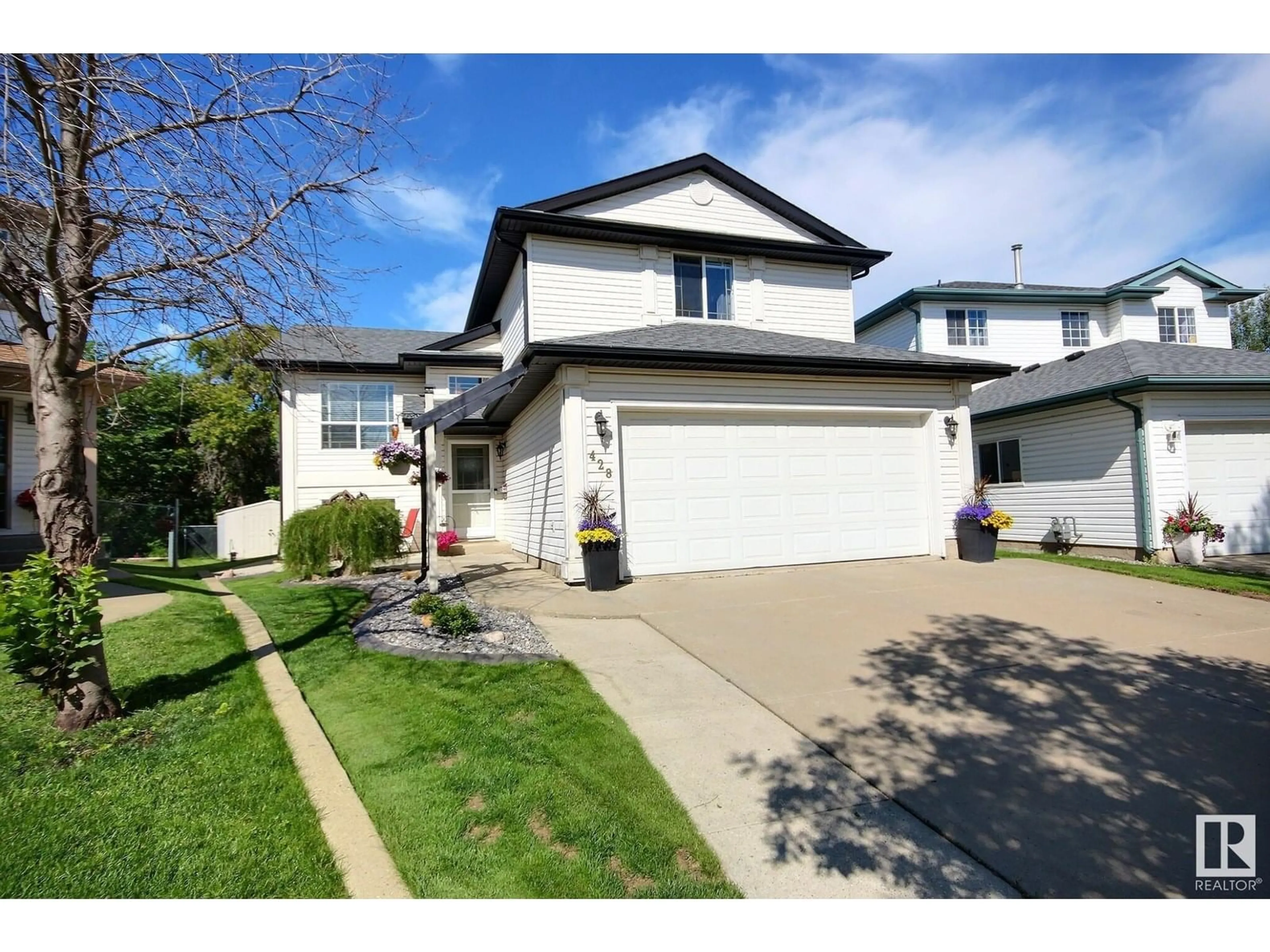 Home with vinyl exterior material, street for 428 RAINBOW CR, Sherwood Park Alberta T8A5W4