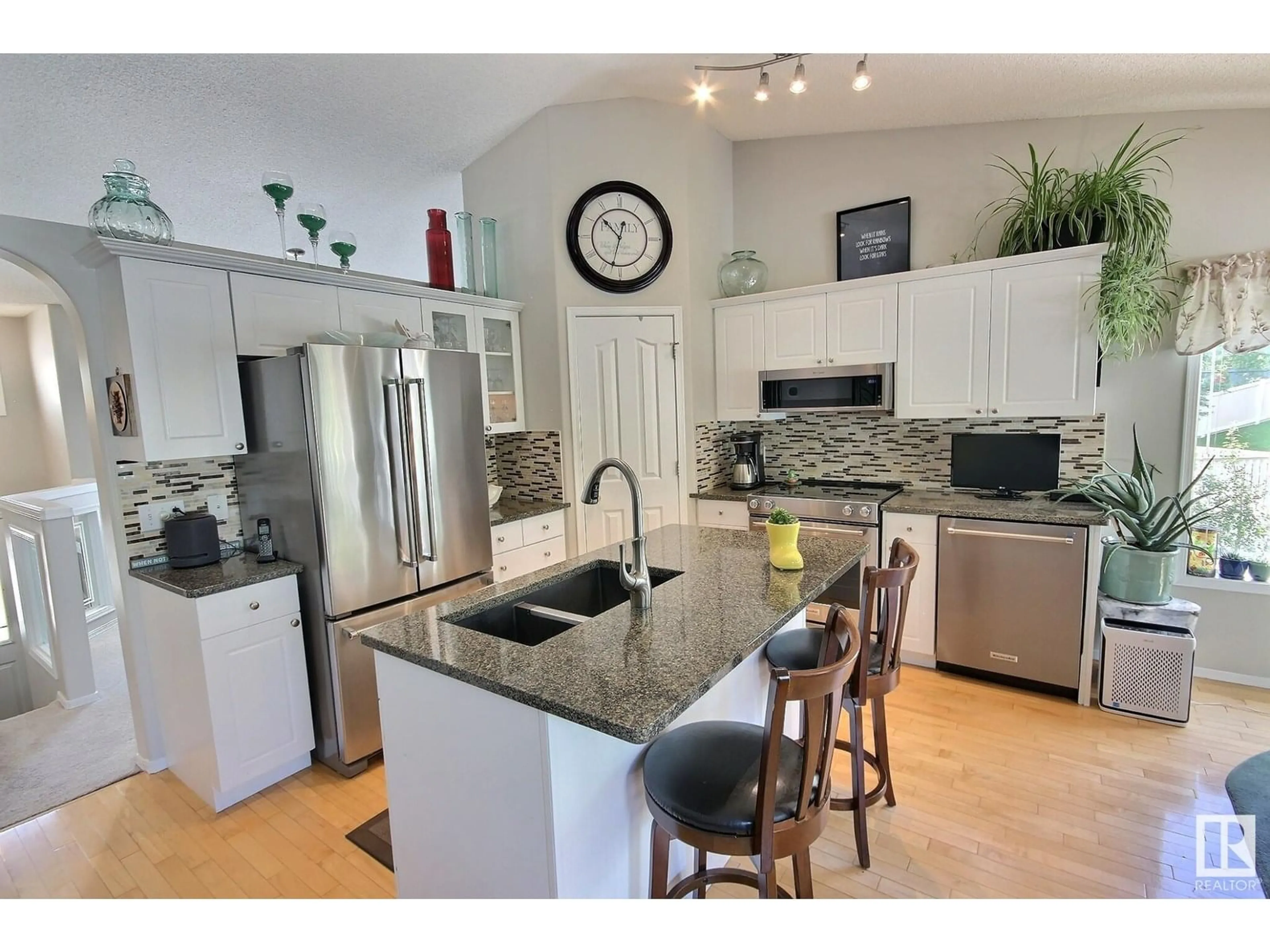 Open concept kitchen, ceramic/tile floor for 428 RAINBOW CR, Sherwood Park Alberta T8A5W4