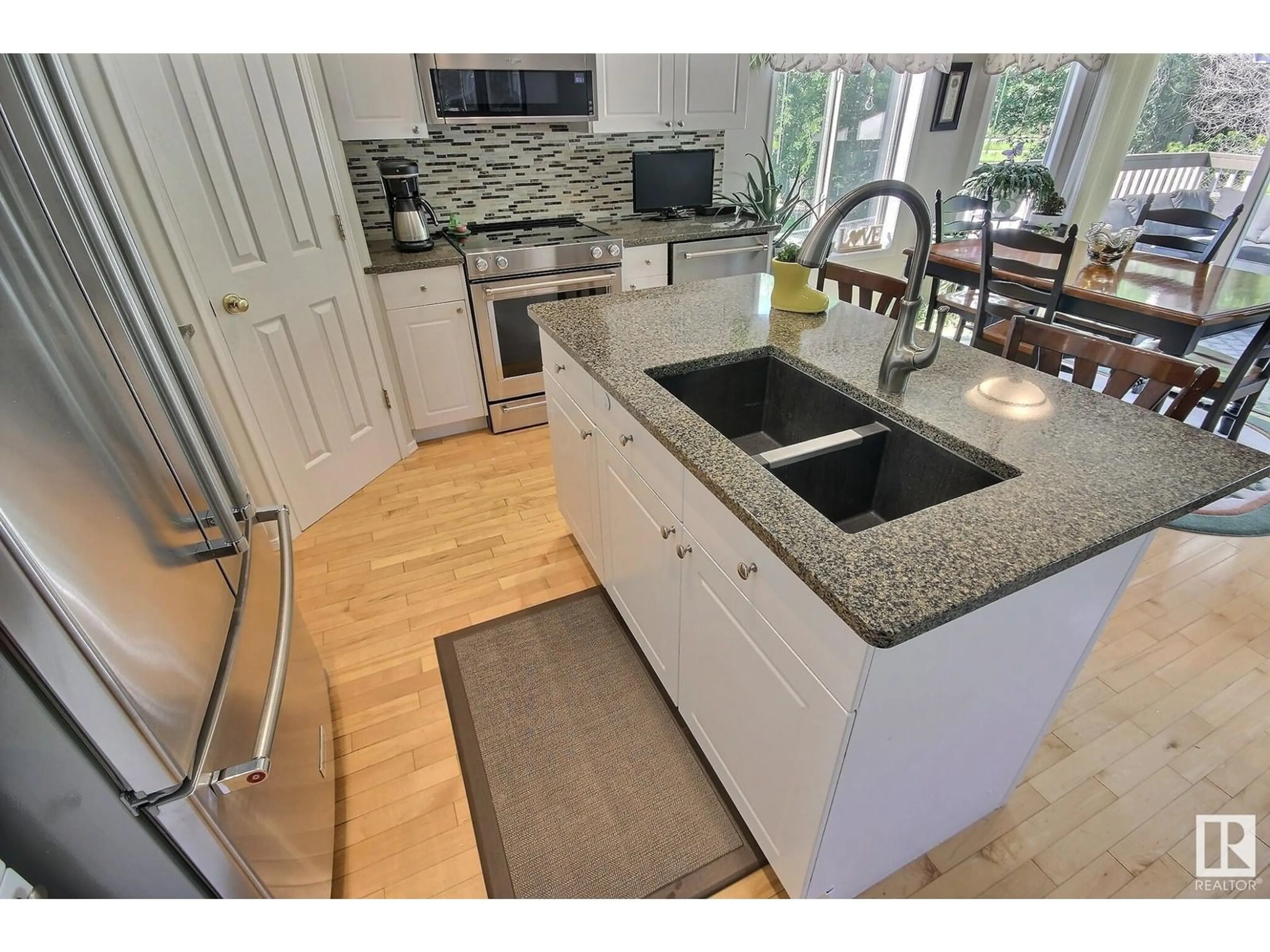 Open concept kitchen, ceramic/tile floor for 428 RAINBOW CR, Sherwood Park Alberta T8A5W4