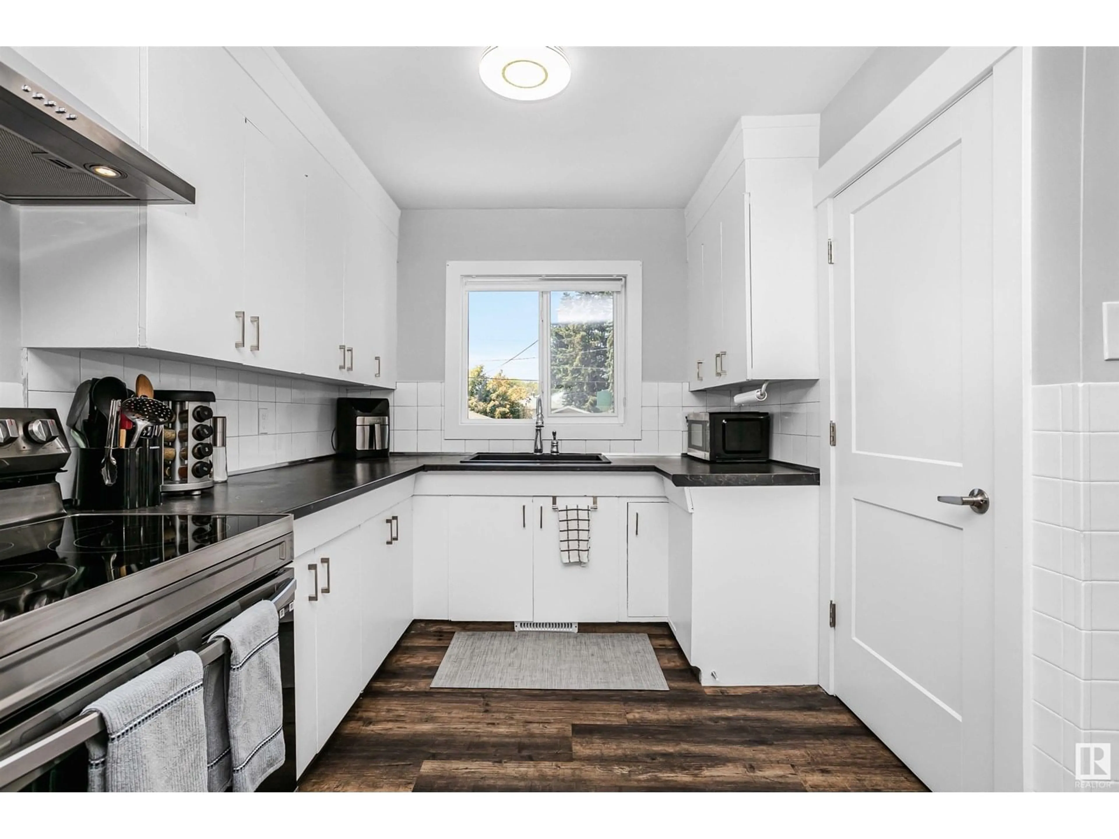 Standard kitchen, unknown for NW - 9146 152 ST, Edmonton Alberta T5R1M4