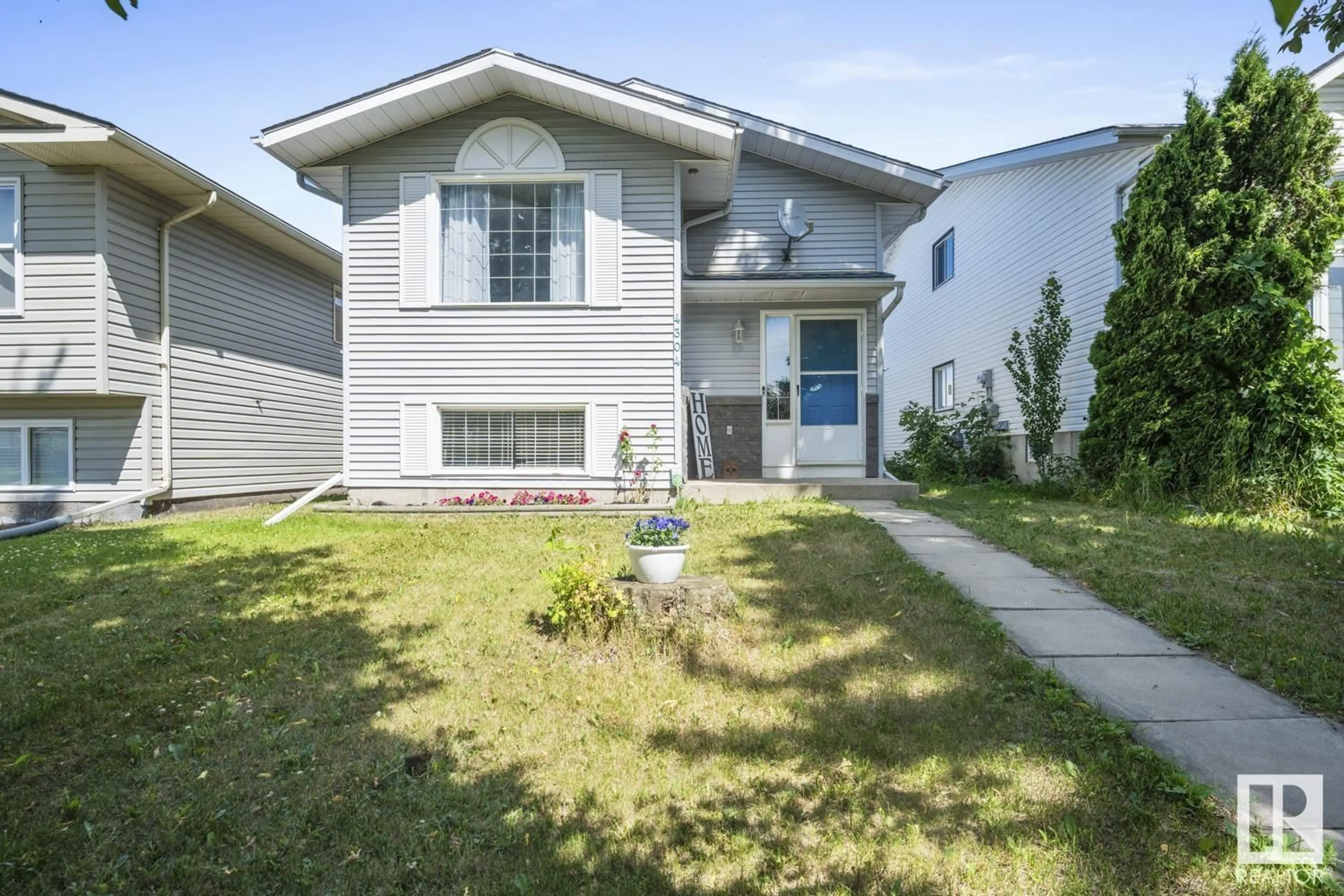 Home with vinyl exterior material, street for 4304 50 AV, Cold Lake Alberta T9M2B3