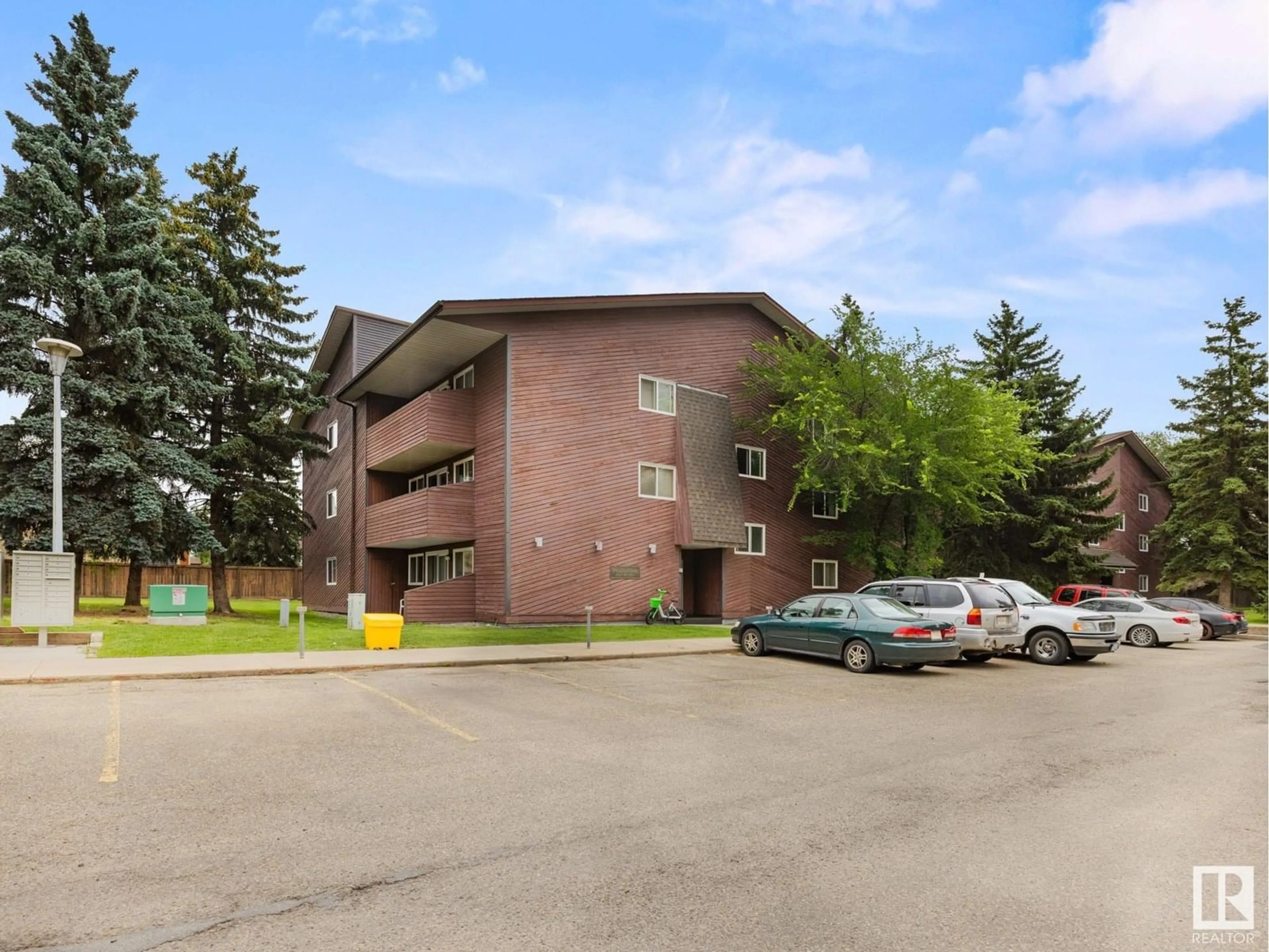Patio, unknown for NW - 219 2323 119 ST, Edmonton Alberta T6J4E2