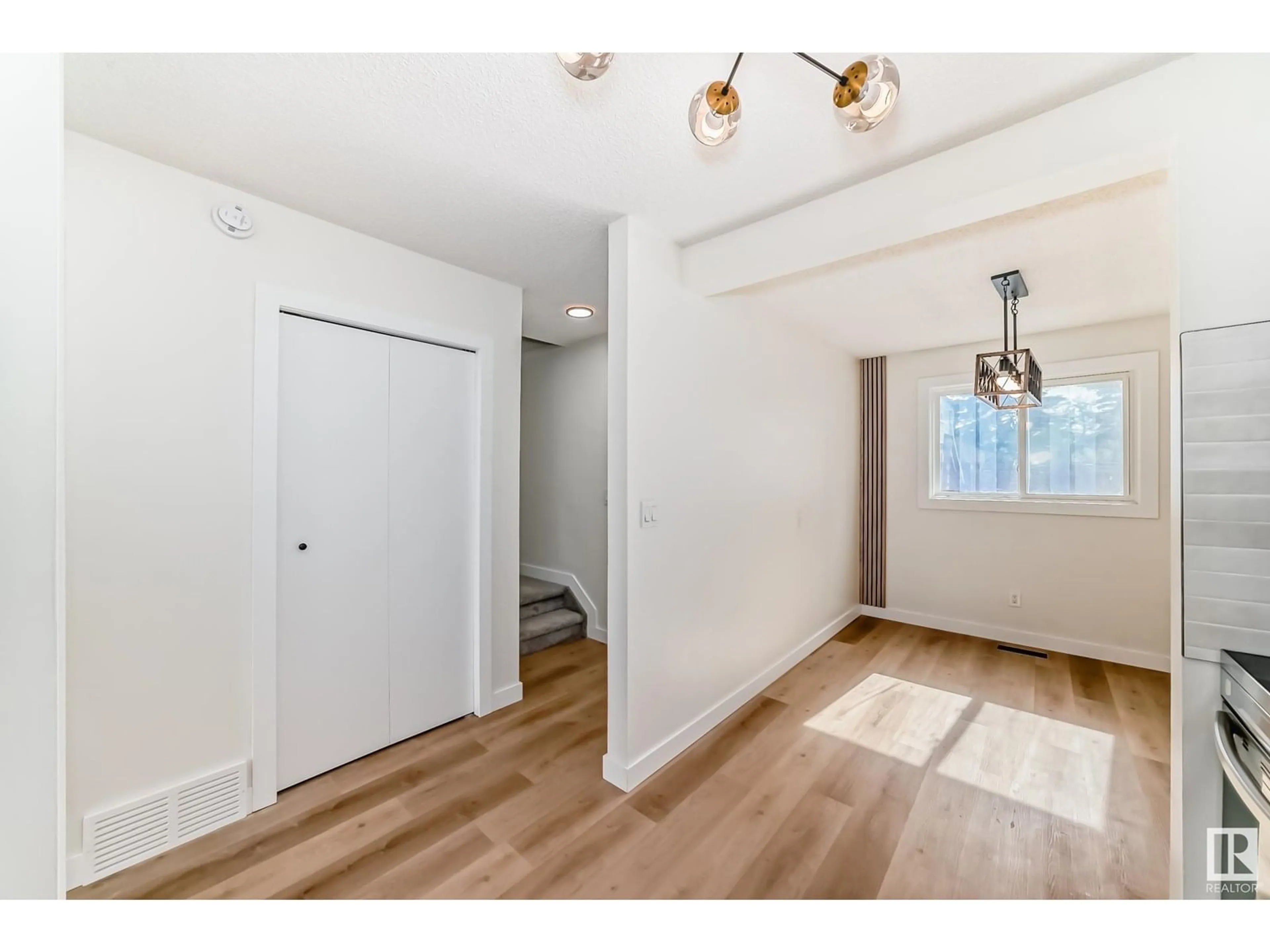 Unknown for 14233 23 ST, Edmonton Alberta T5Y1E8