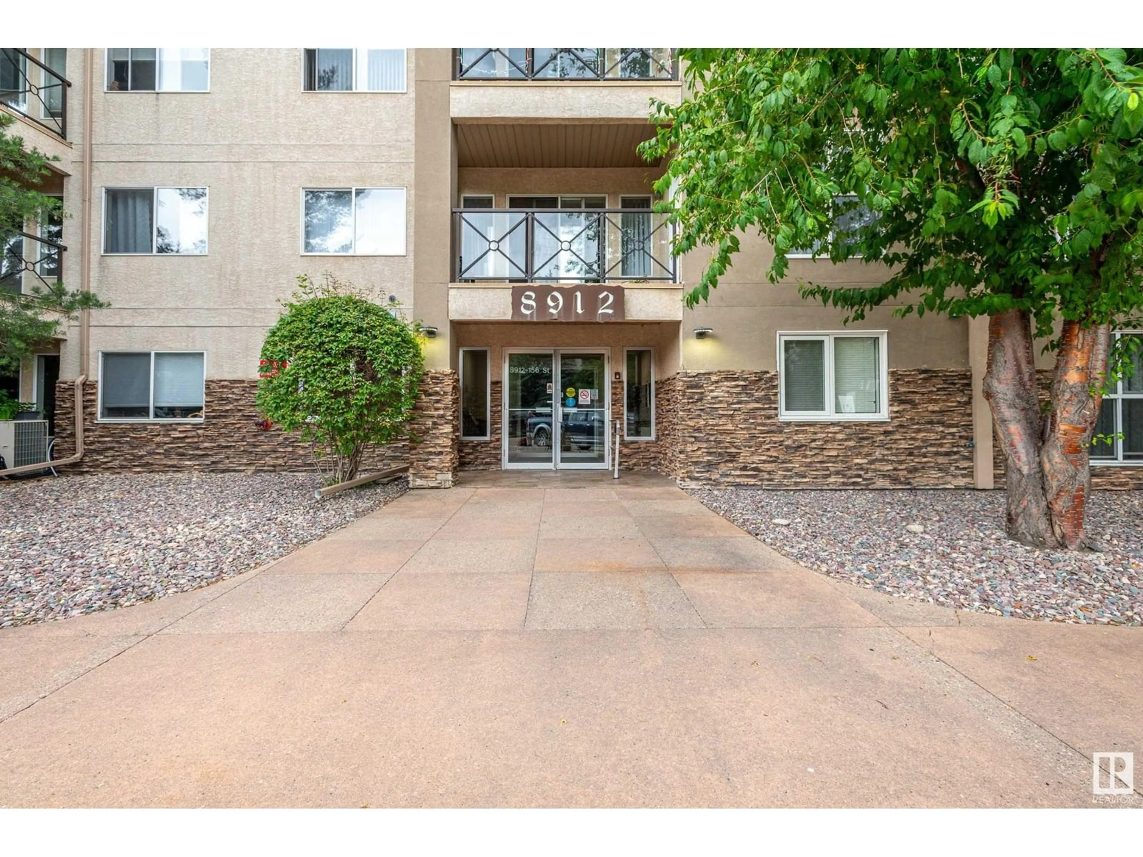 Indoor foyer for #213 - 8912 156 ST, Edmonton Alberta T5R5Z2