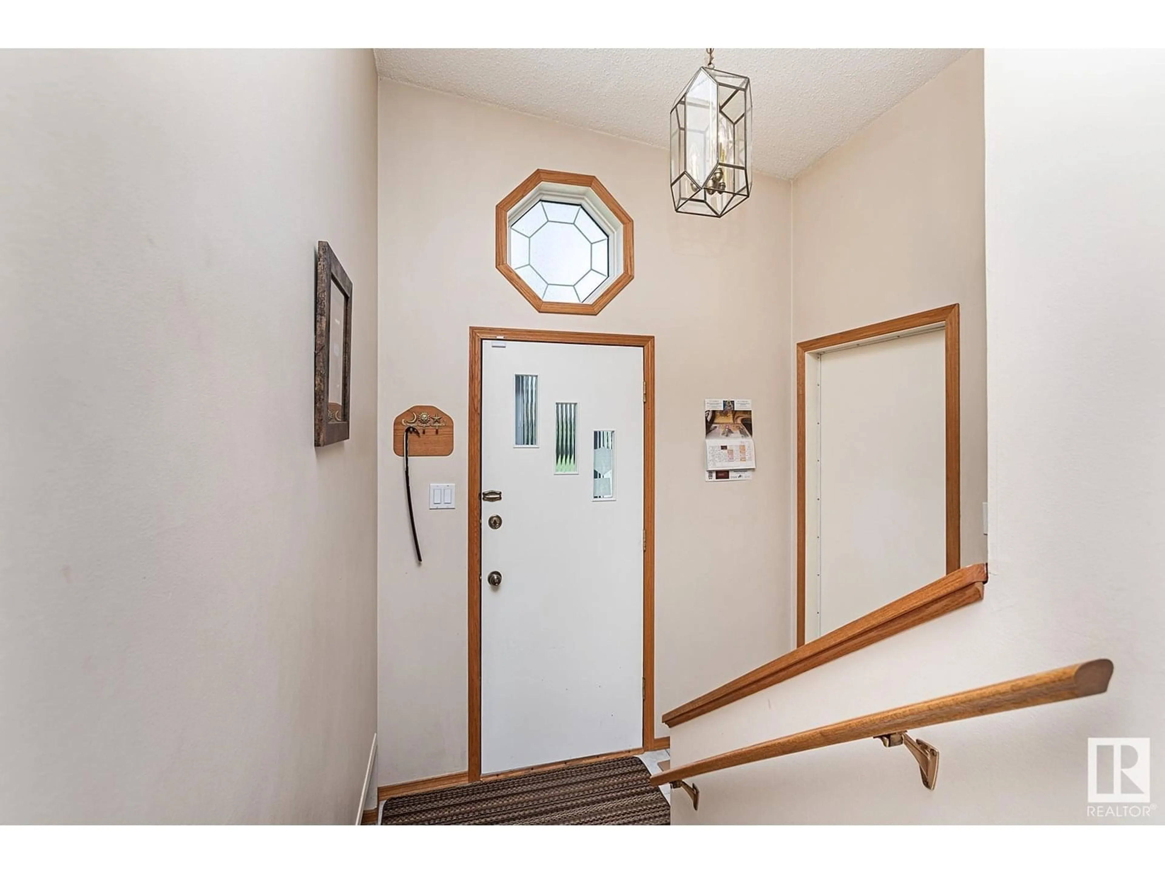 Indoor entryway for 9523 134 AV, Edmonton Alberta T5E1H8