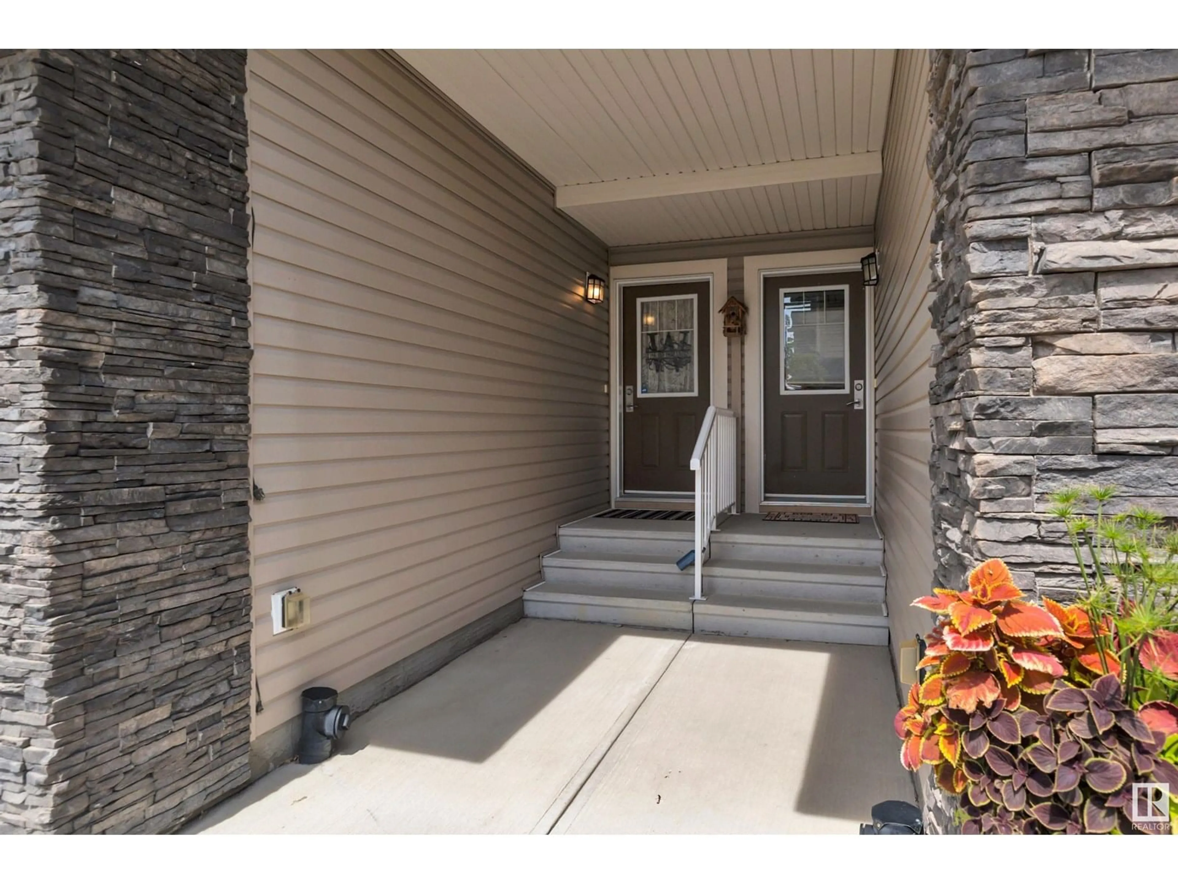 Indoor entryway for 2004 - 24 TUMPETER WY, Edmonton Alberta T5S0J9