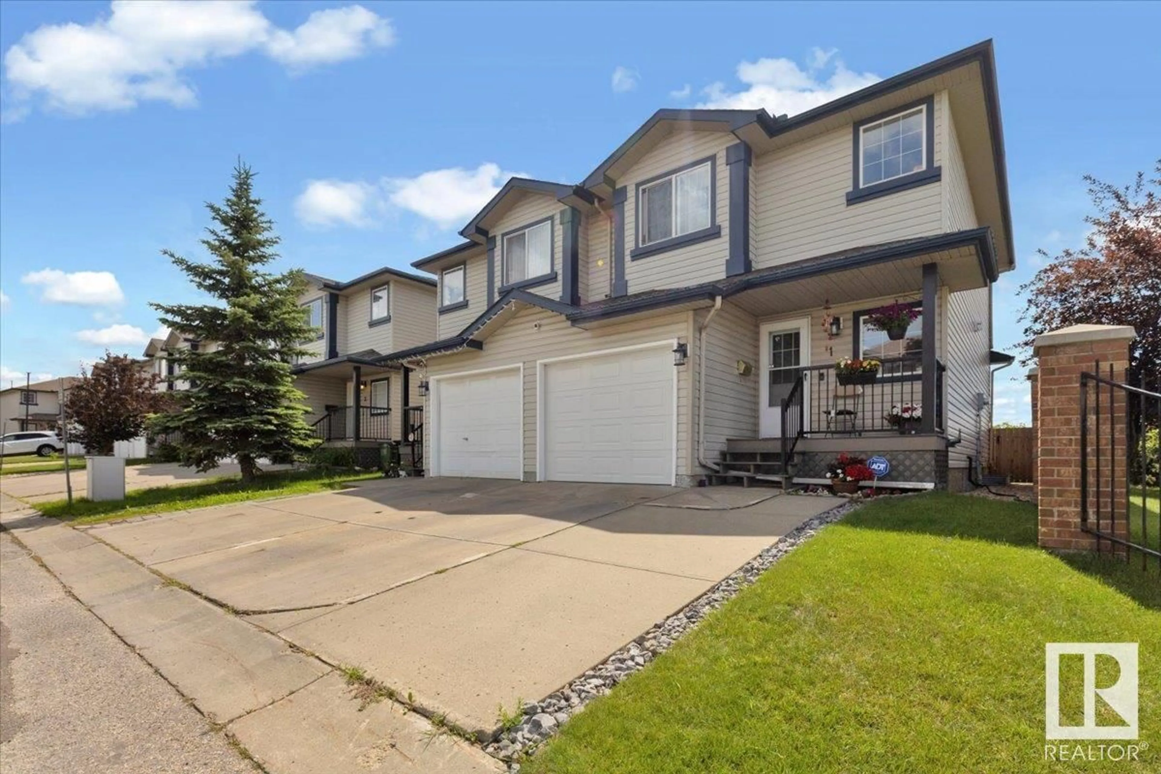 Home with vinyl exterior material, street for 345 KIRKNESS RD, Edmonton Alberta T5Y2M7