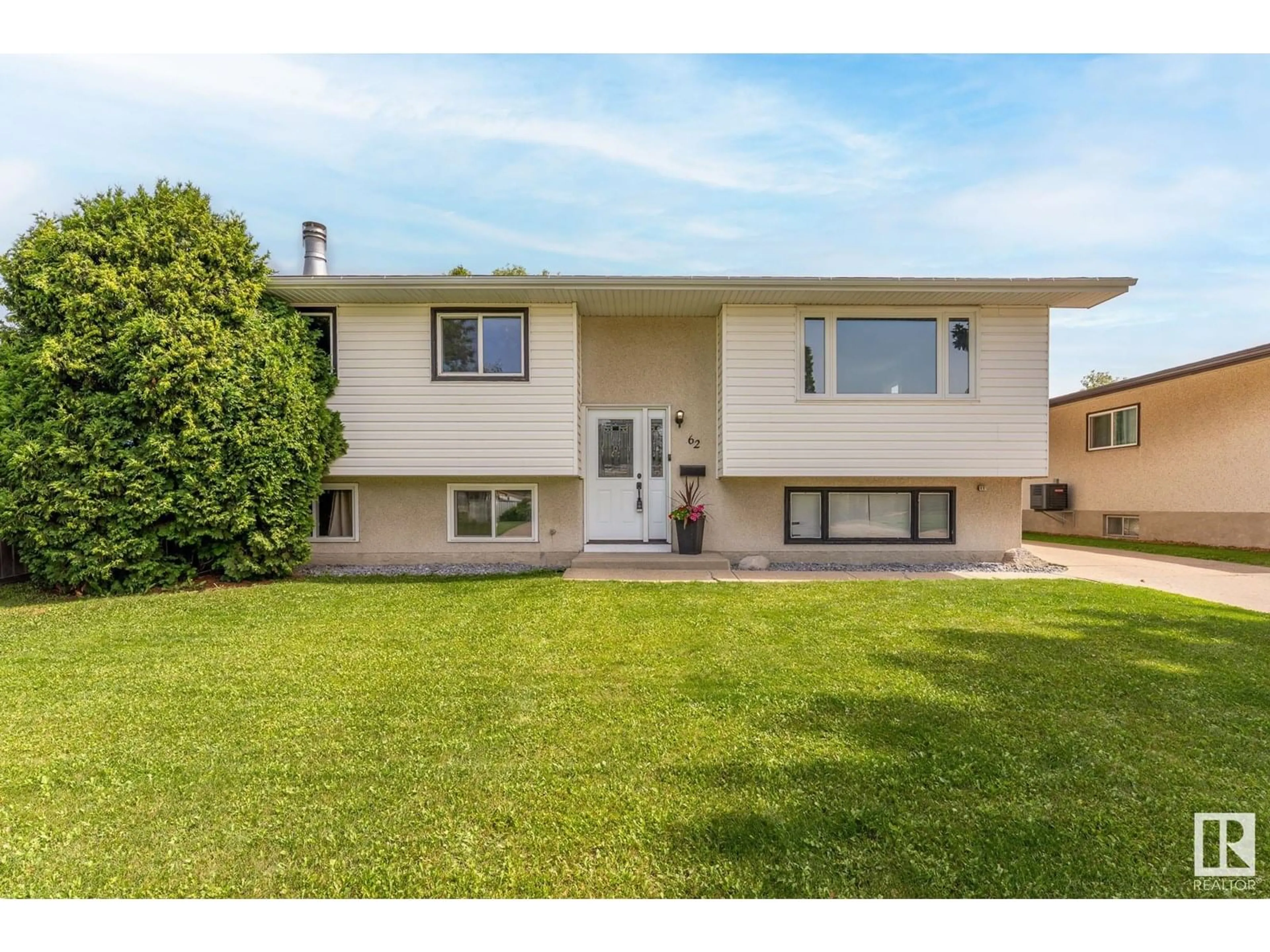 Home with vinyl exterior material, street for 62 MISSION ST, Sherwood Park Alberta T8A0V7