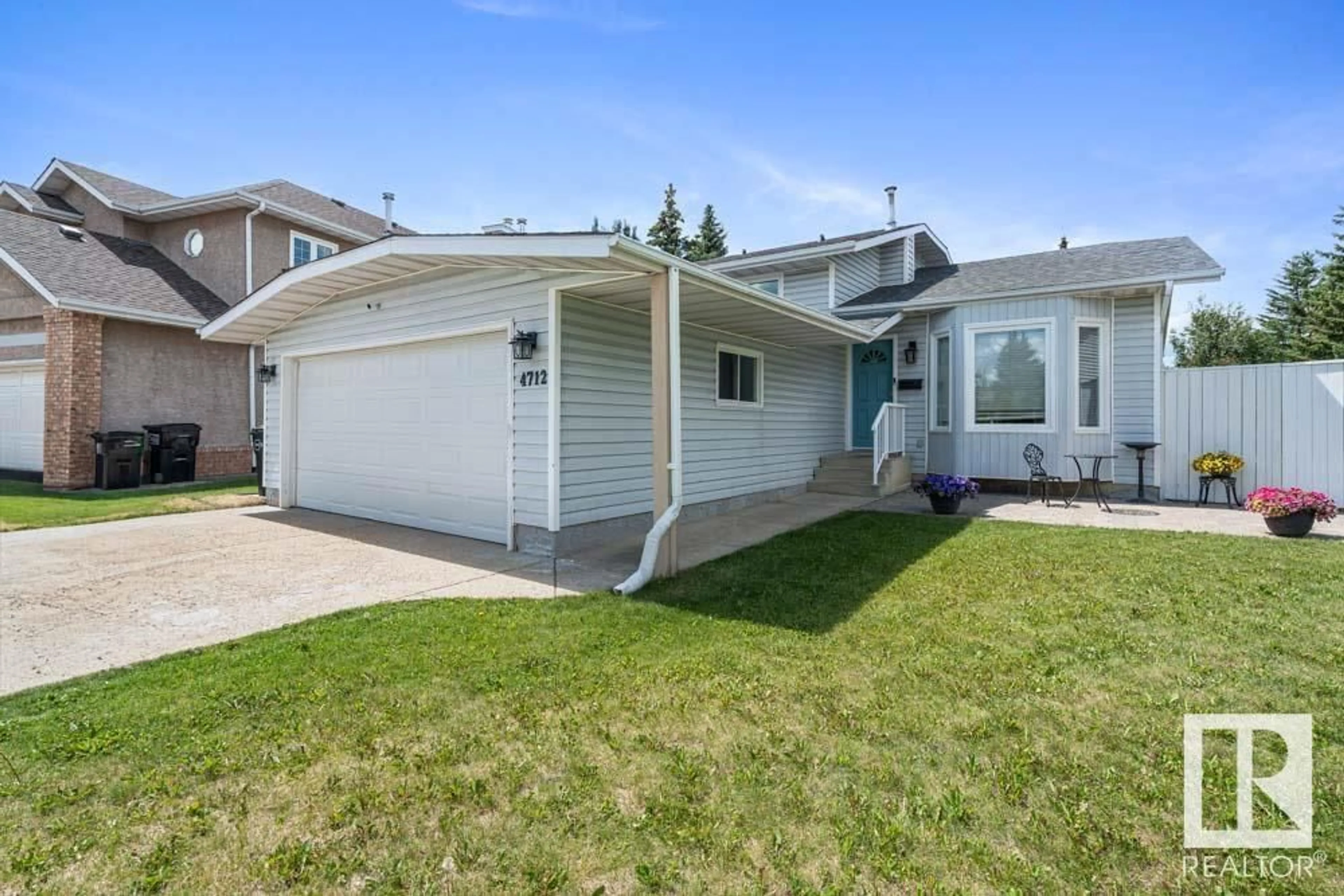 Home with vinyl exterior material, street for 4712 27 AV, Edmonton Alberta T6L4P9