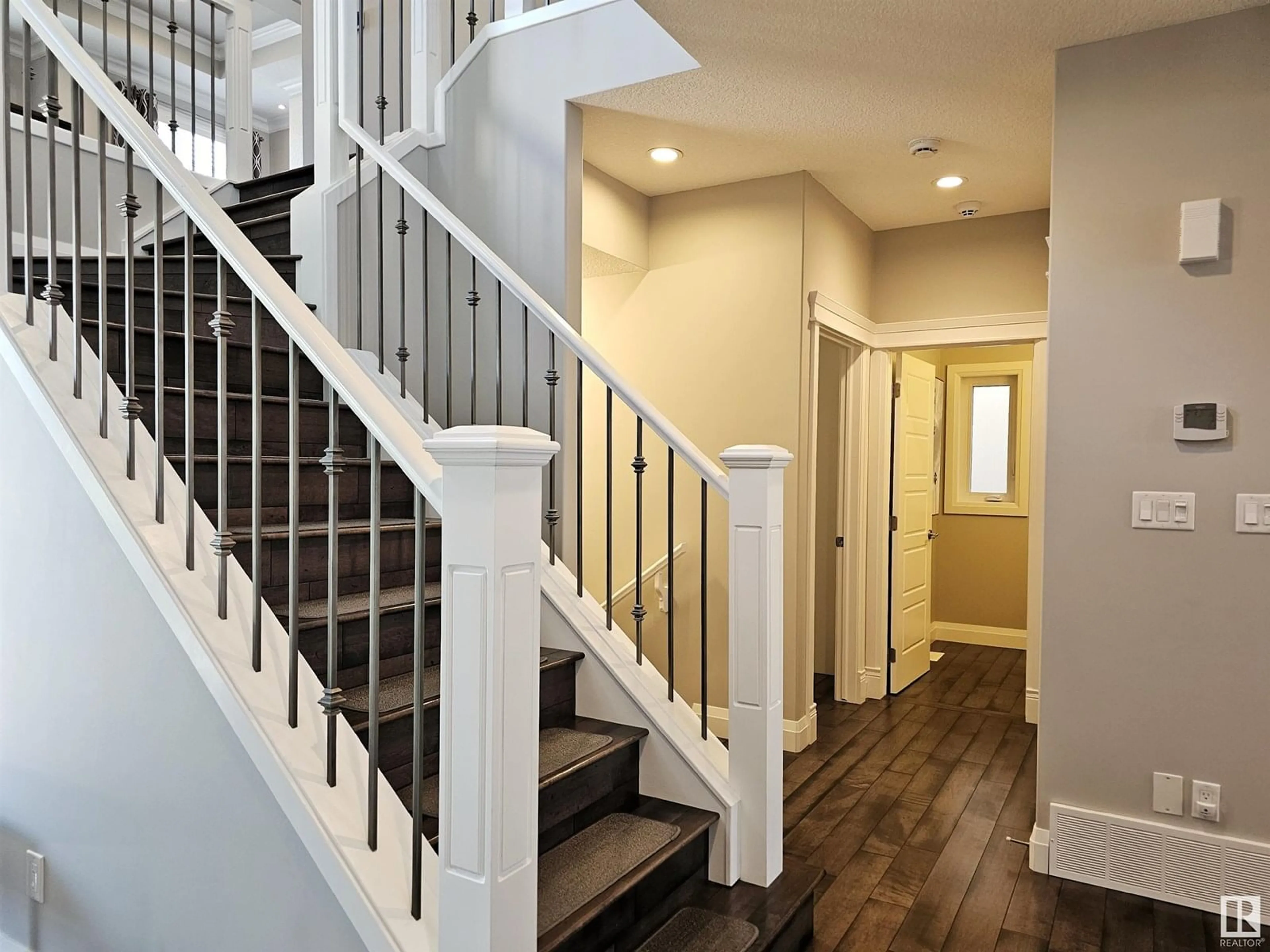 Indoor entryway for 548 ALBANY WY, Edmonton Alberta T6V0H9