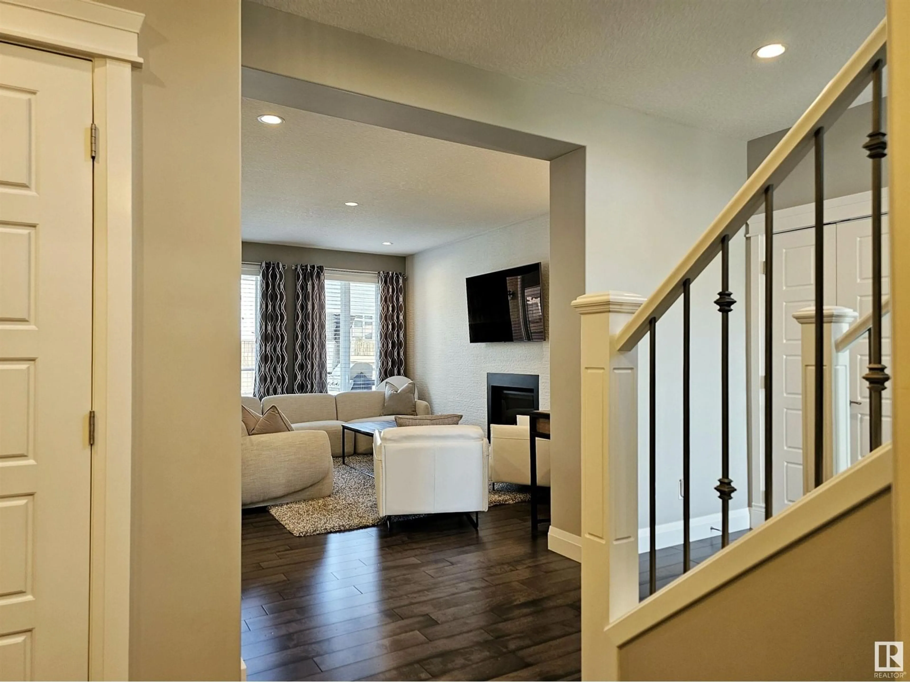 Indoor entryway for 548 ALBANY WY, Edmonton Alberta T6V0H9