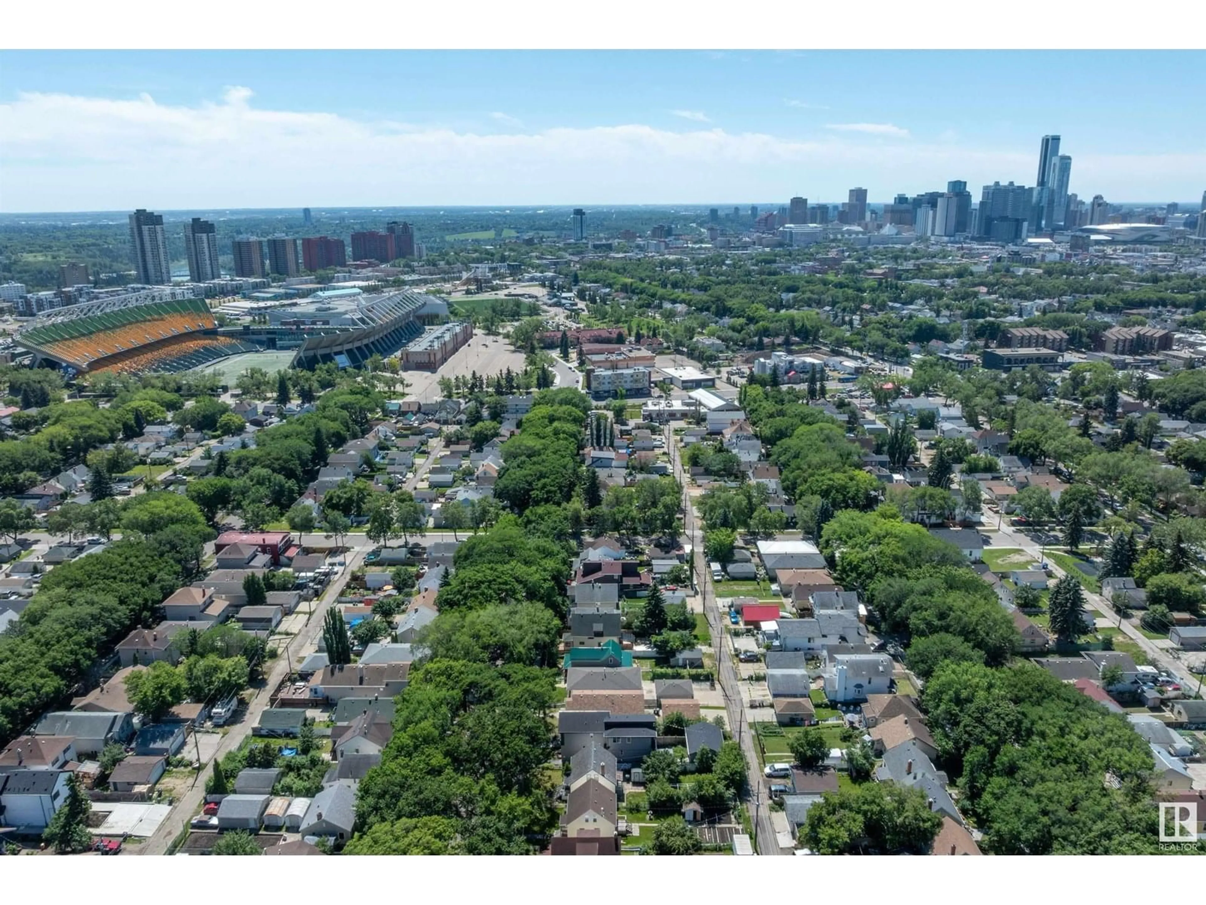 A pic from outside/outdoor area/front of a property/back of a property/a pic from drone, city buildings view from balcony for NW - 11326 90 ST, Edmonton Alberta T5B3X5