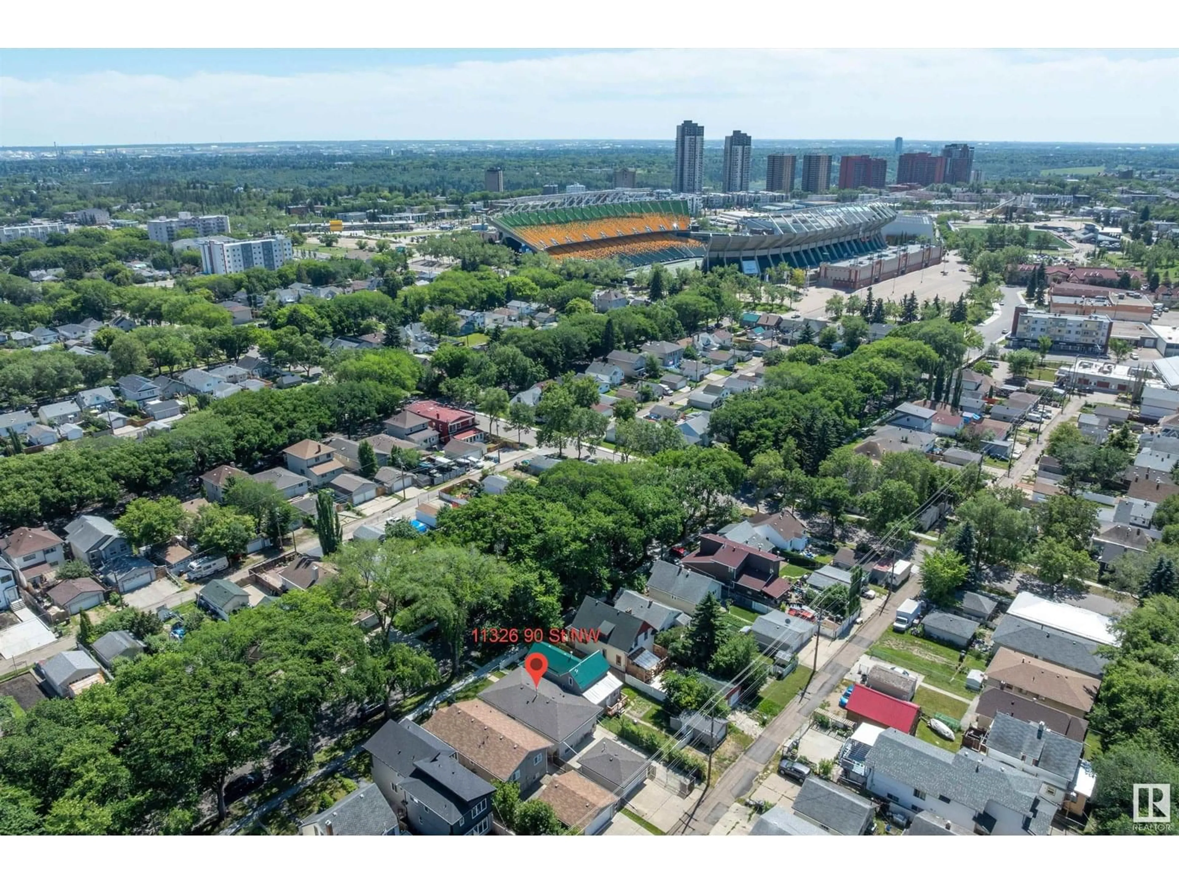 A pic from outside/outdoor area/front of a property/back of a property/a pic from drone, city buildings view from balcony for NW - 11326 90 ST, Edmonton Alberta T5B3X5