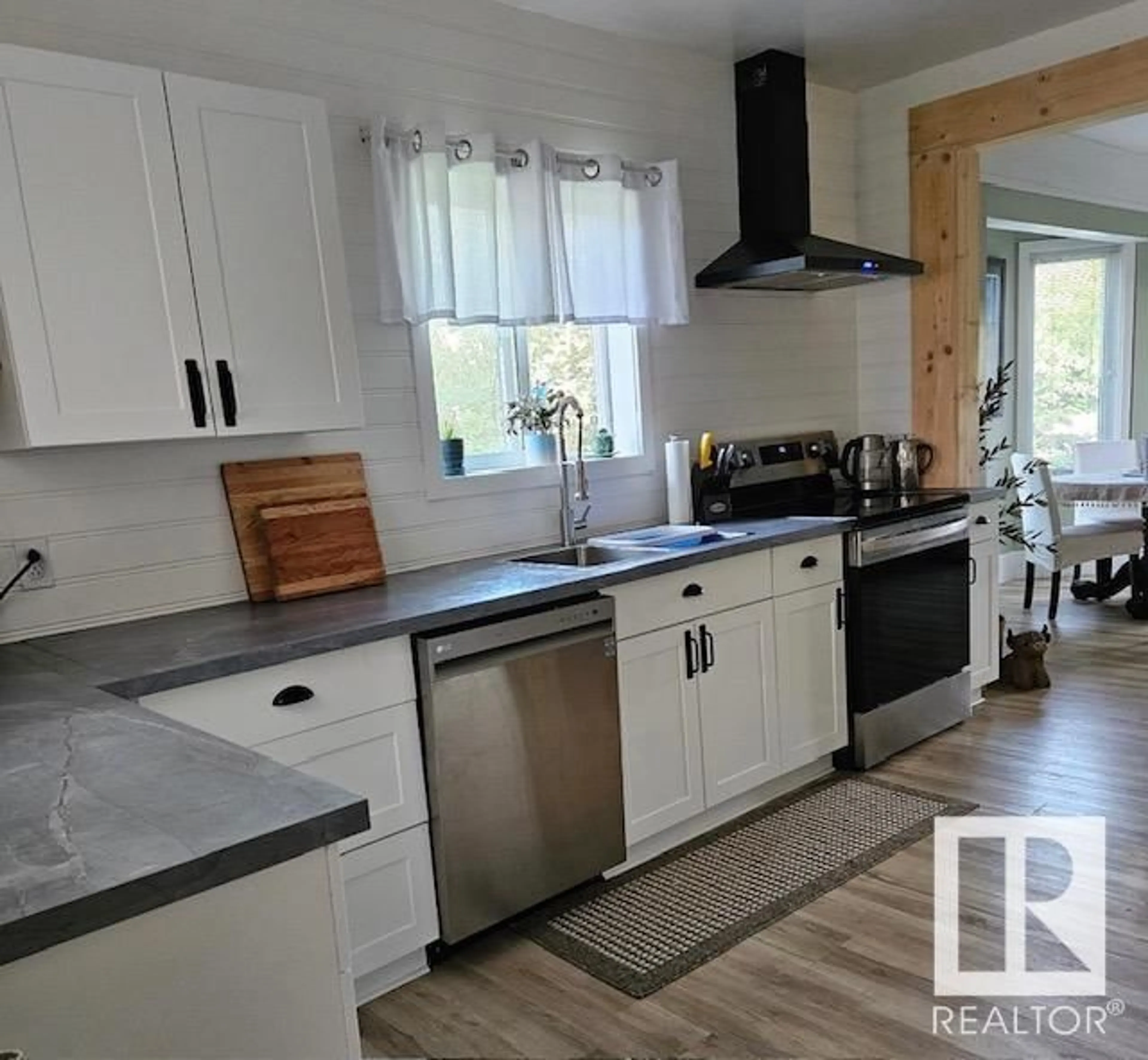 Open concept kitchen, unknown for 4801 50 STREET, Calmar Alberta T0C0V0