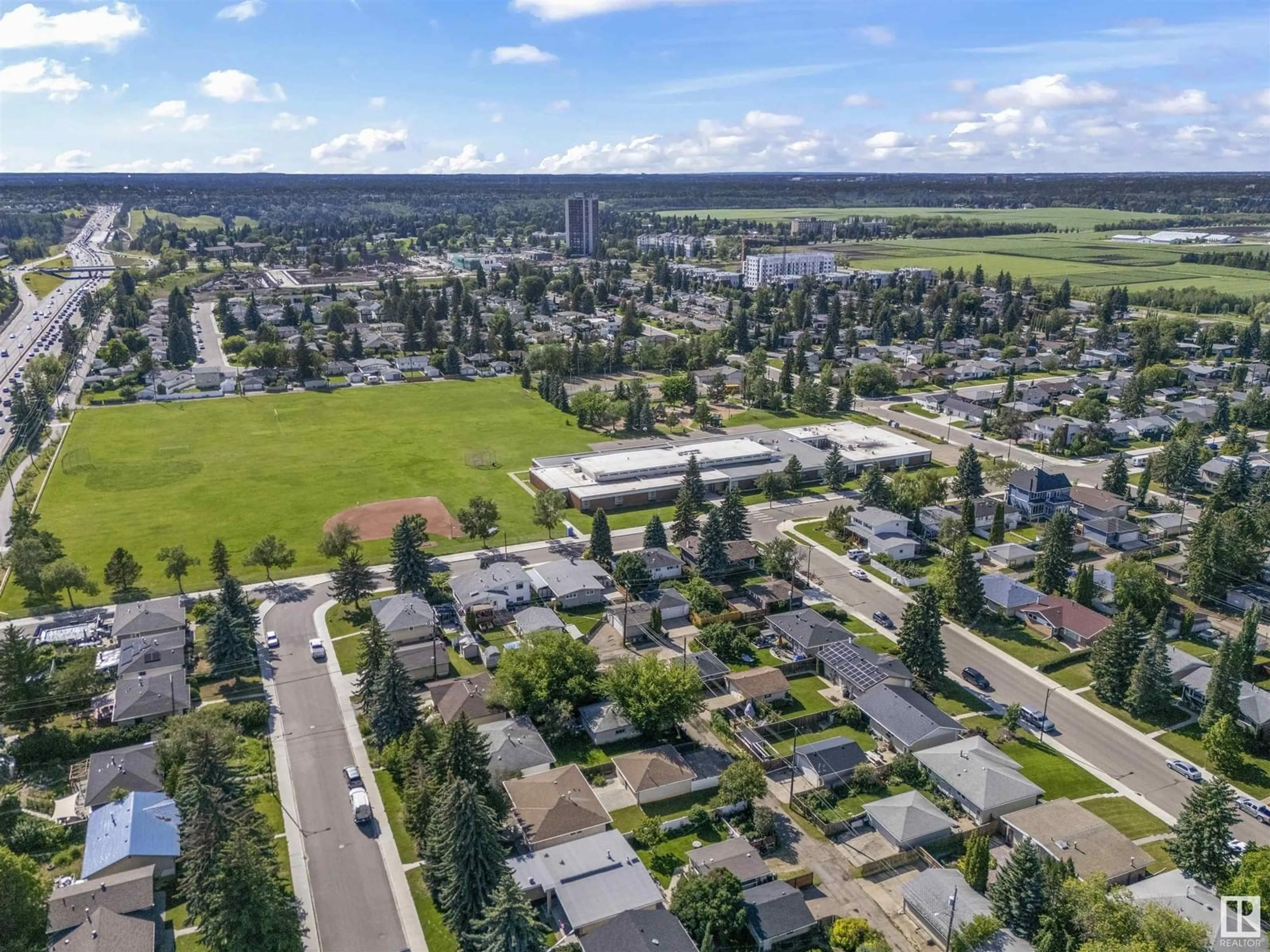 A pic from outside/outdoor area/front of a property/back of a property/a pic from drone, unknown for 11440 MALMO RD, Edmonton Alberta T6H4M2