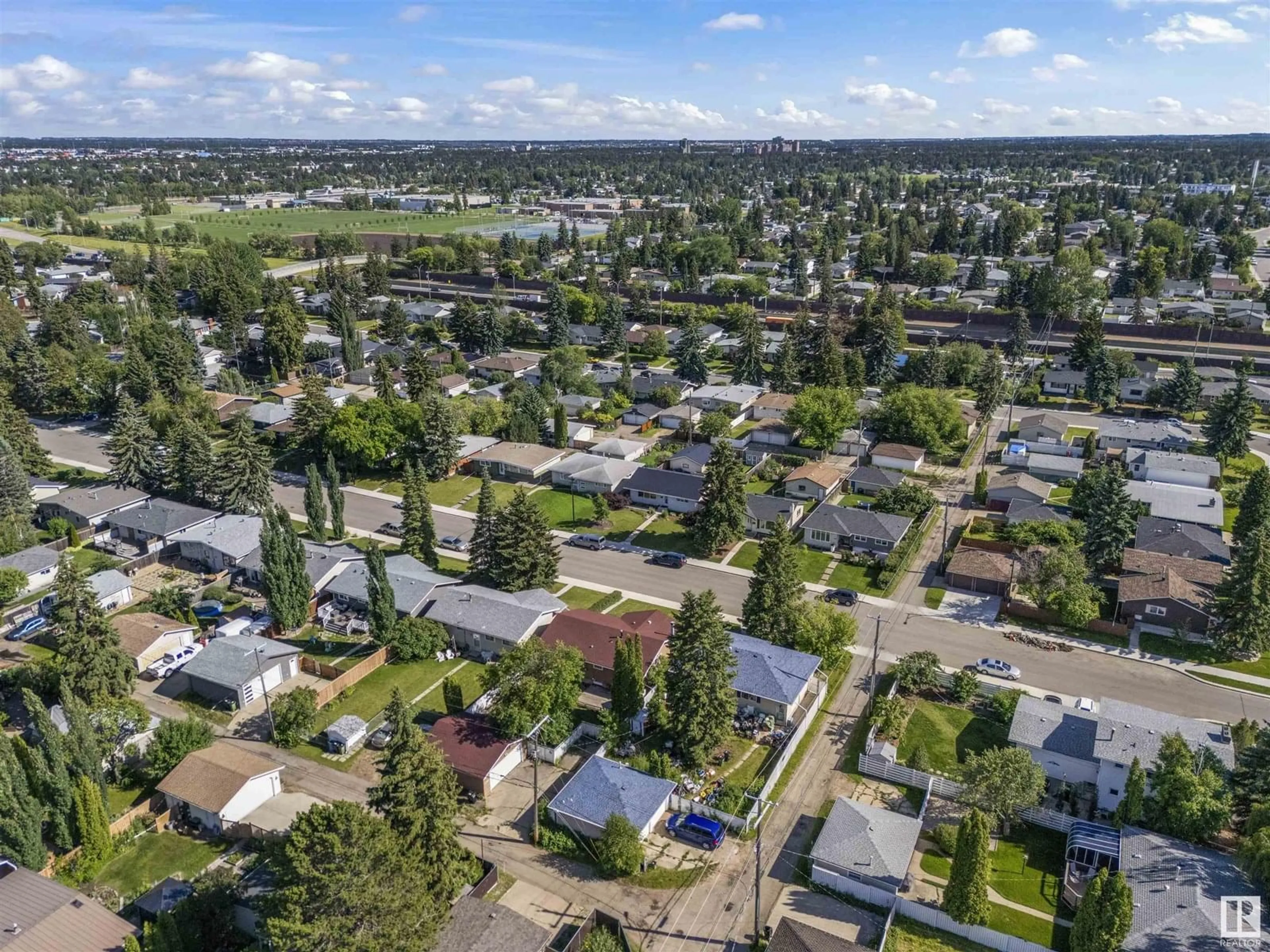 A pic from outside/outdoor area/front of a property/back of a property/a pic from drone, street for 11440 MALMO RD, Edmonton Alberta T6H4M2