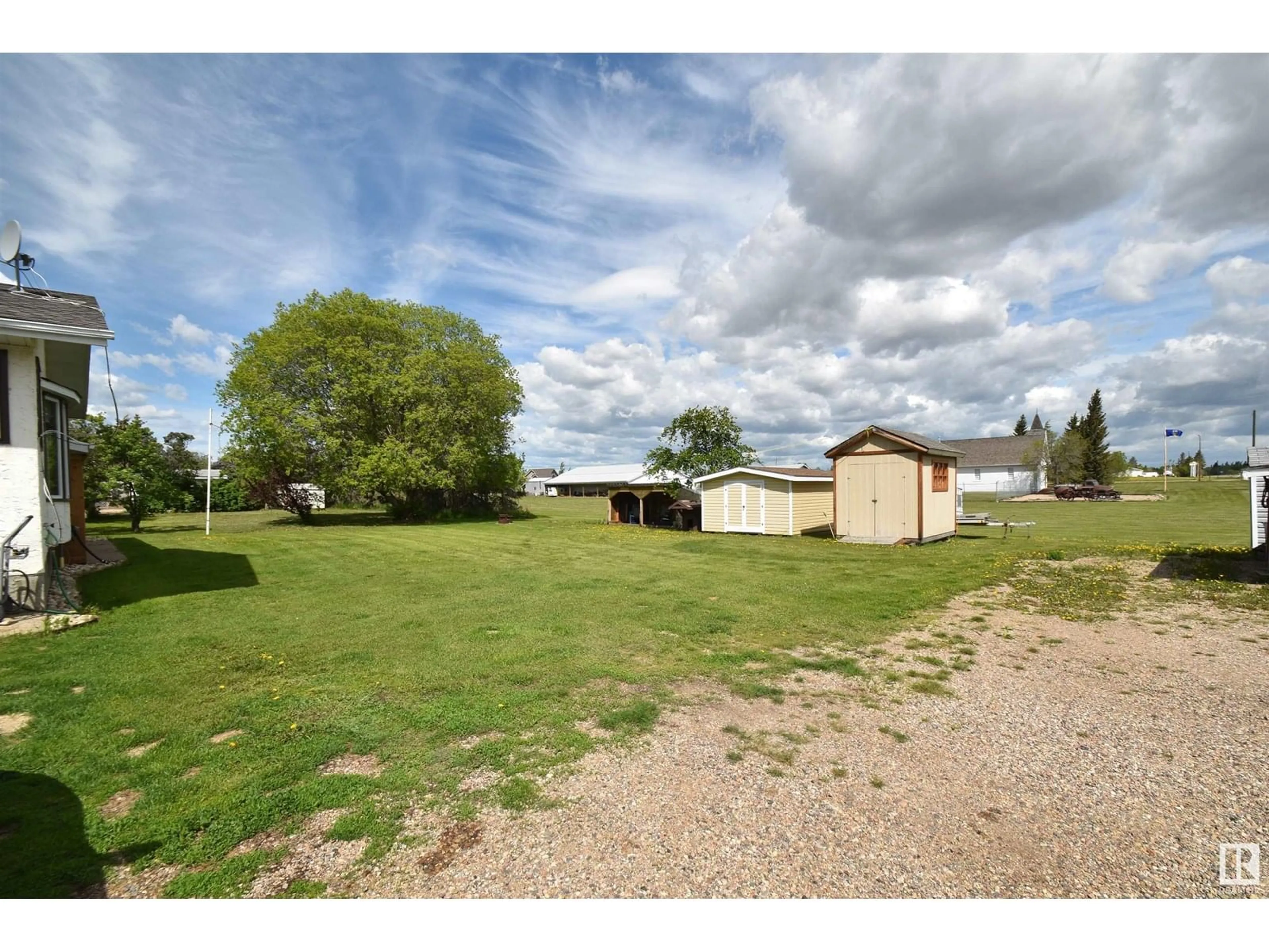 A pic from outside/outdoor area/front of a property/back of a property/a pic from drone, unknown for 3102 PARK AV, Mallaig Alberta T0A2K0